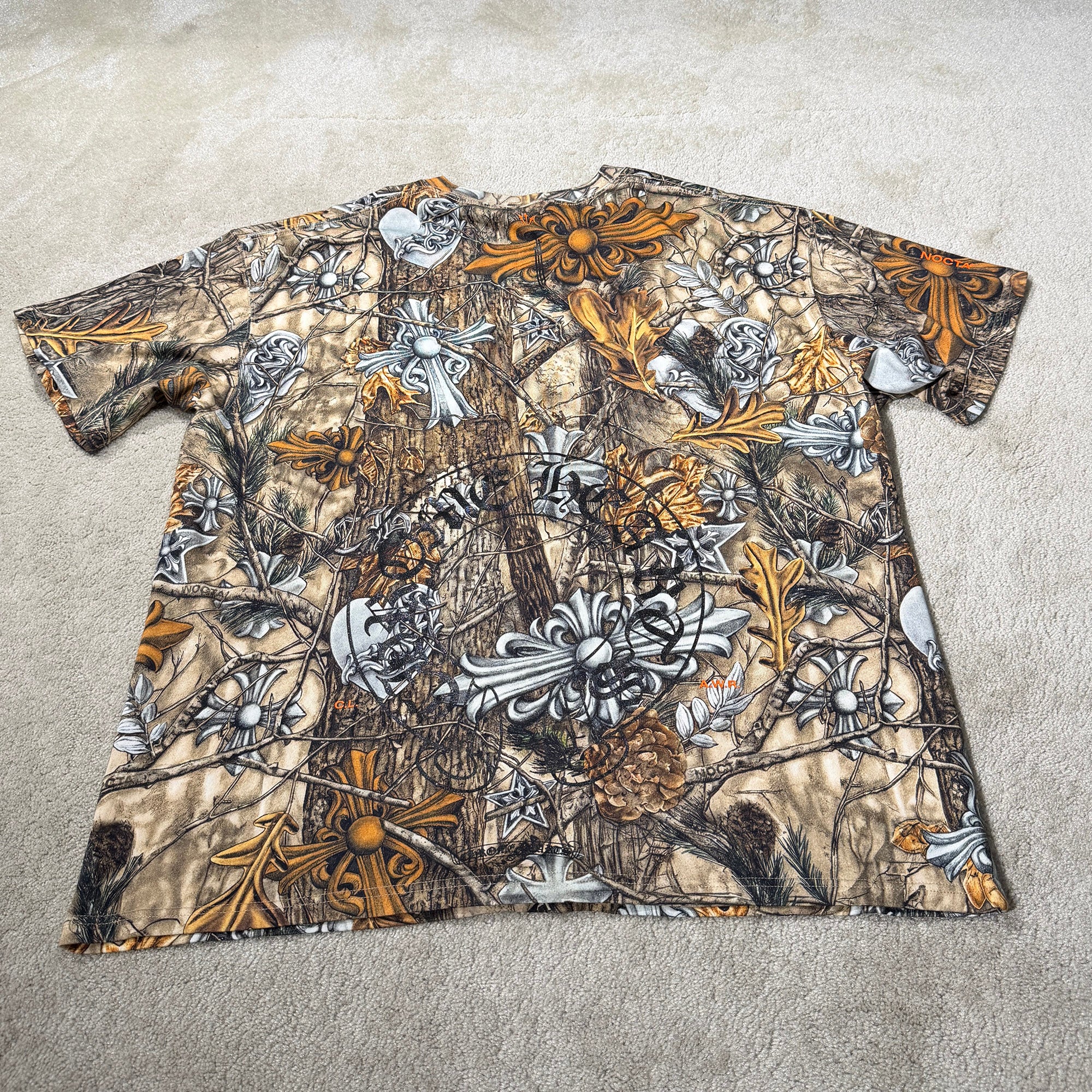 CHROME HEARTS × NIKE × Drake NOCTA 2026SS Camo Neck Logo Tee Size XL クロムハーツ×ナイキ×ドレイク ノクタ カモネックロゴ Tシャツ サイズXL
