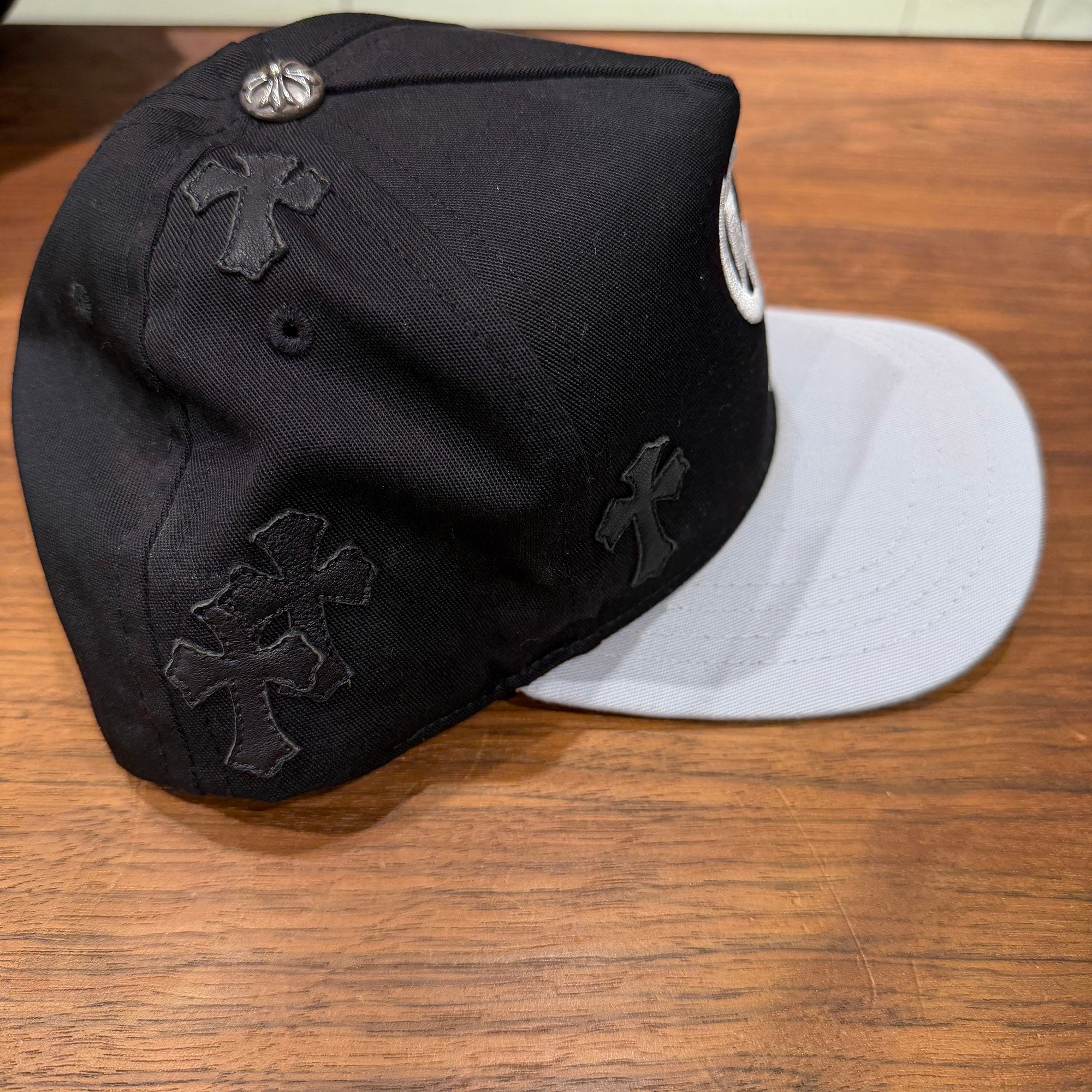 CHROME HEARTS Cemetery Cross Patch Trucker Cap ONE SIZE (53-60) クロムハーツ セメタリークロスパッチ トラッカーキャップ ONE SIZE (53-60)