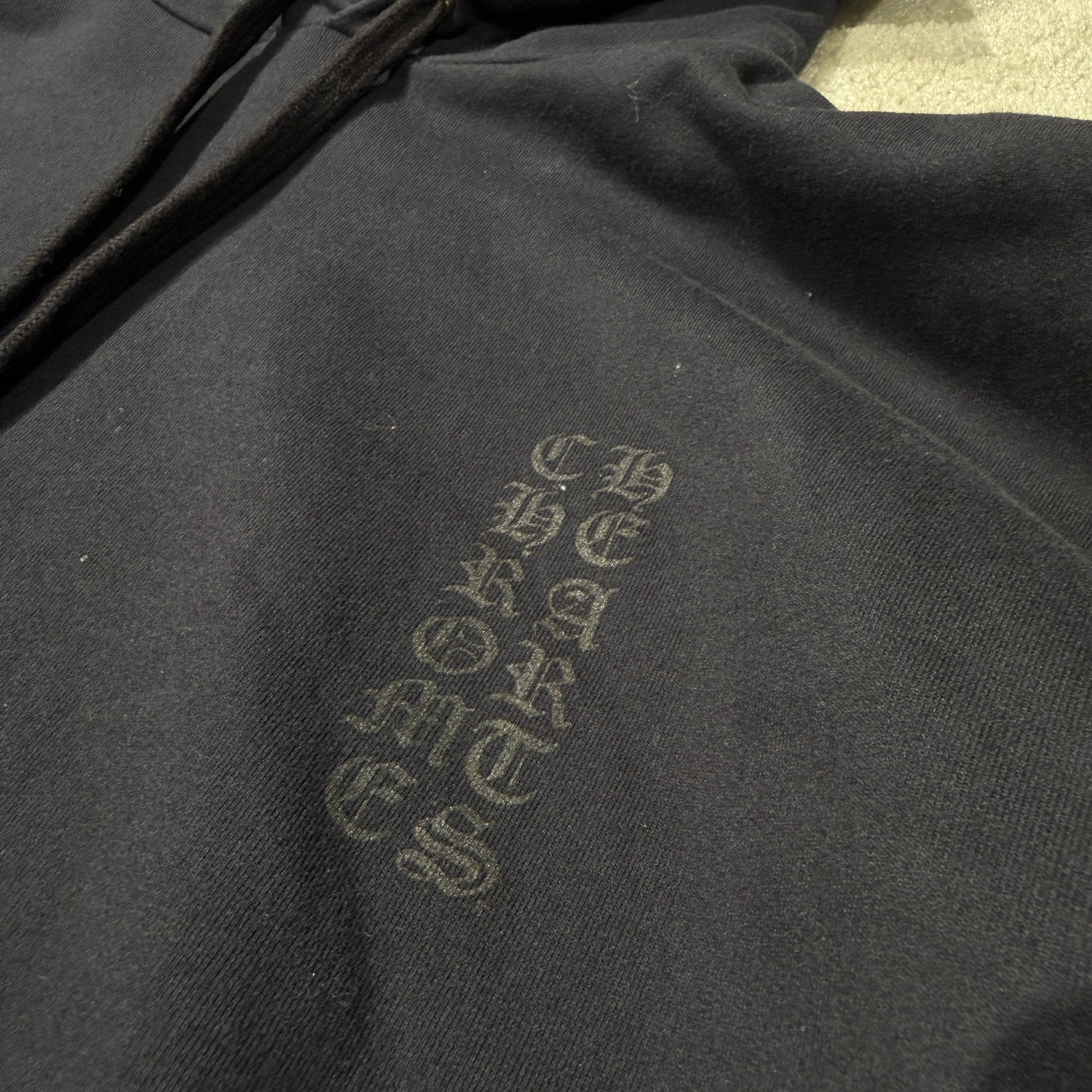 CHROME HEARTS Miami Limited Vertical Logo Cemetery Cross Print Pullover Hoodie Size L クロムハーツ マイアミ限定 ヴァーティカルロゴ セメタリークロスプリント プルオーバーフーディー サイズL