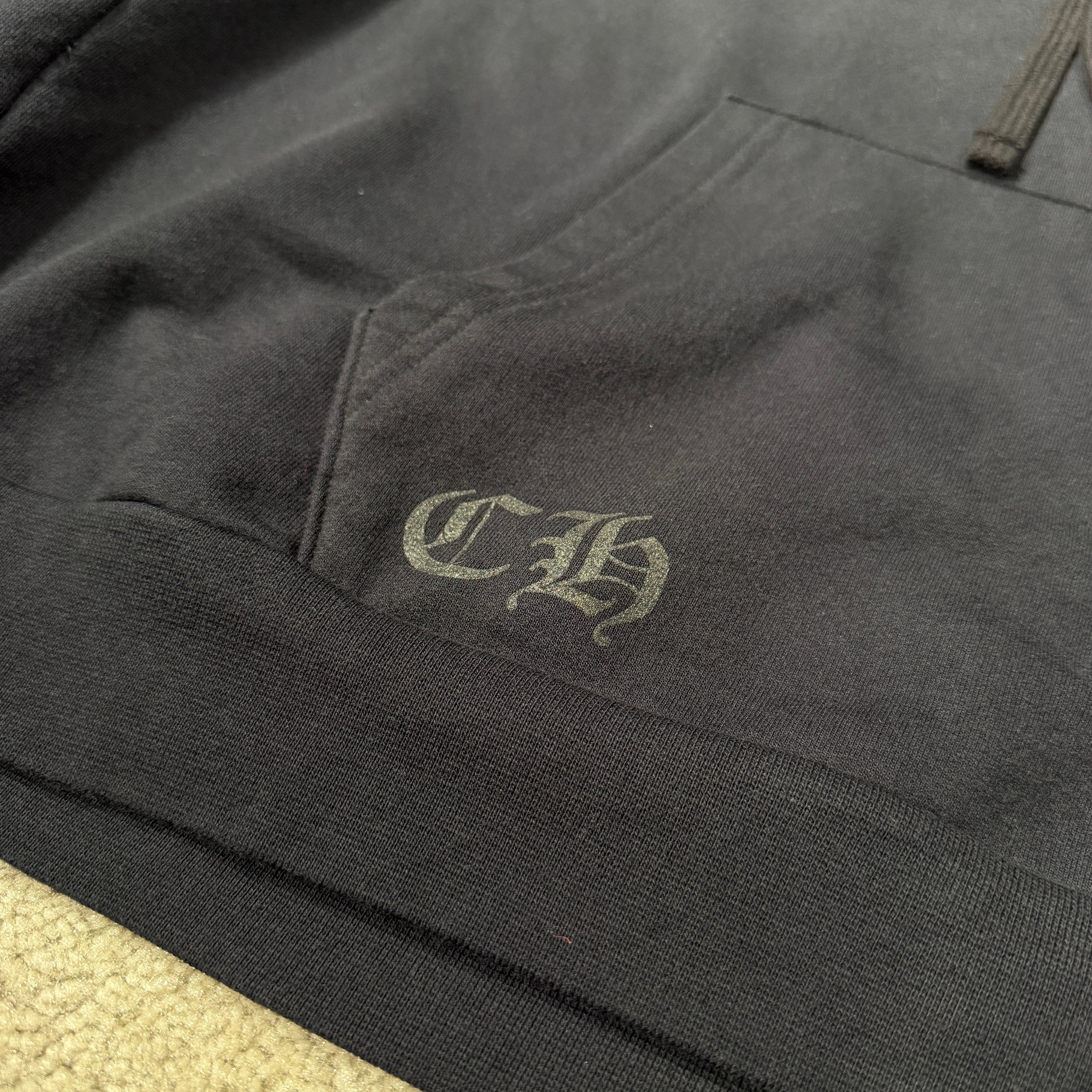 CHROME HEARTS Miami Limited Vertical Logo Cemetery Cross Print Pullover Hoodie Size L クロムハーツ マイアミ限定 ヴァーティカルロゴ セメタリークロスプリント プルオーバーフーディー サイズL