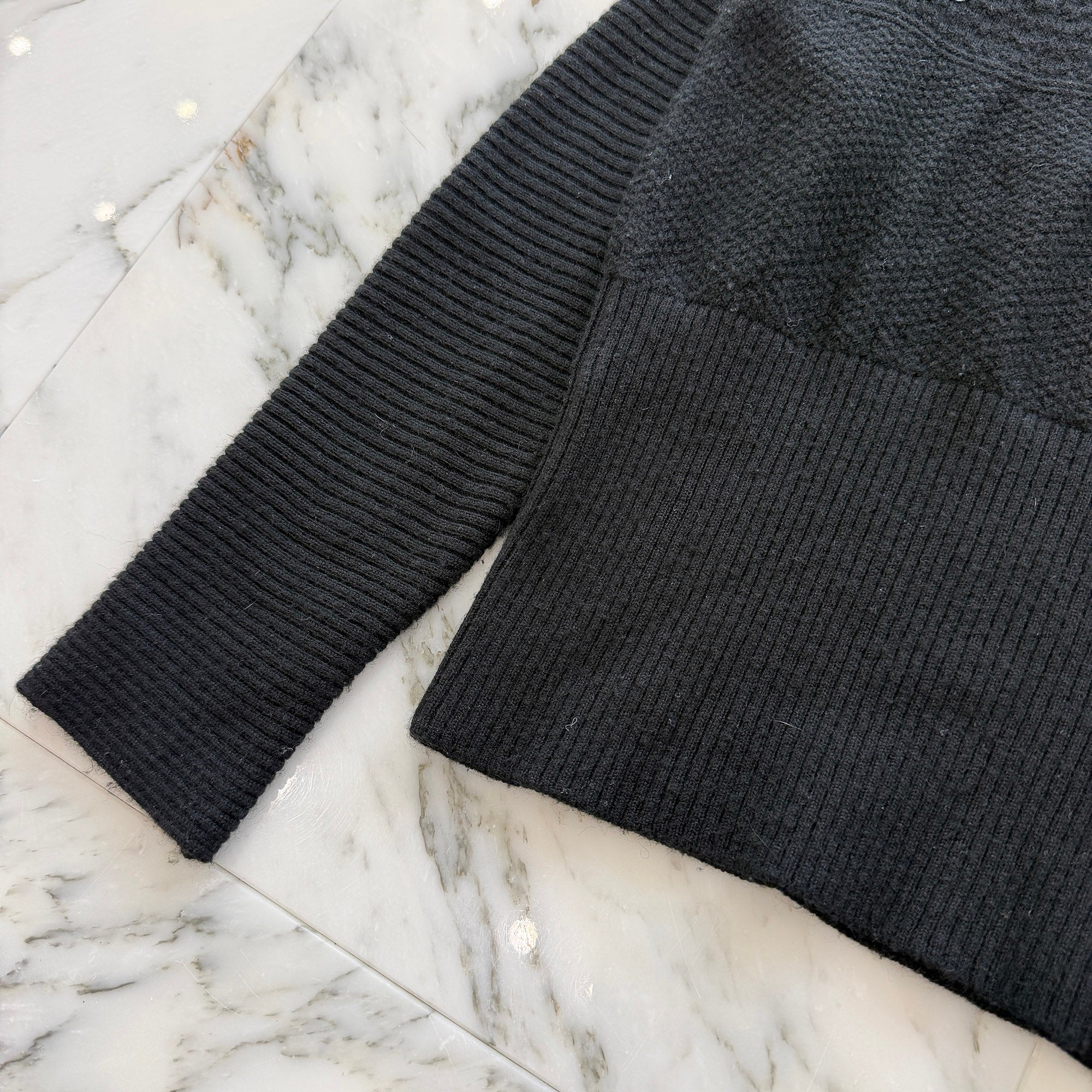 クロムハーツ レザークロスパッチ カシミヤニット セーター 新作 入手困難 CHROME HEARTS Y NOT Leather Cross Patch Cashmere Knit Sweater Size