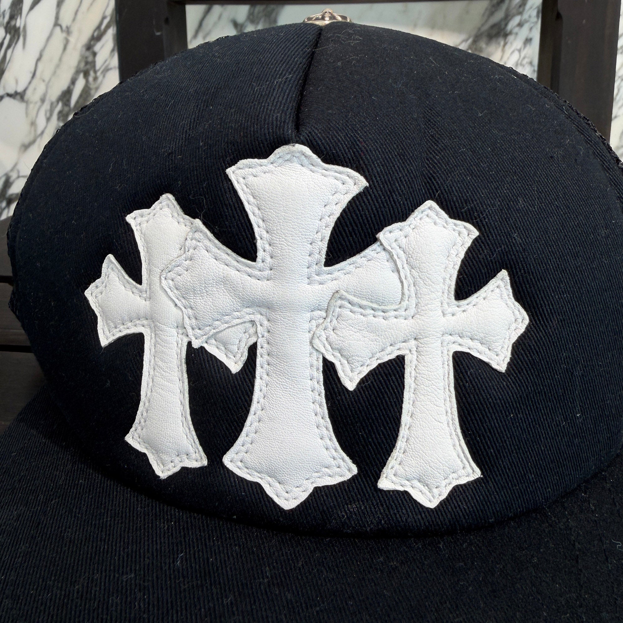 CHROME HEARTS Triple Cross Patch Trucker Cap ONE SIZE (51-61) クロムハーツ トリプルクロスパッチ トラッカーキャップ ONE SIZE (51-61)