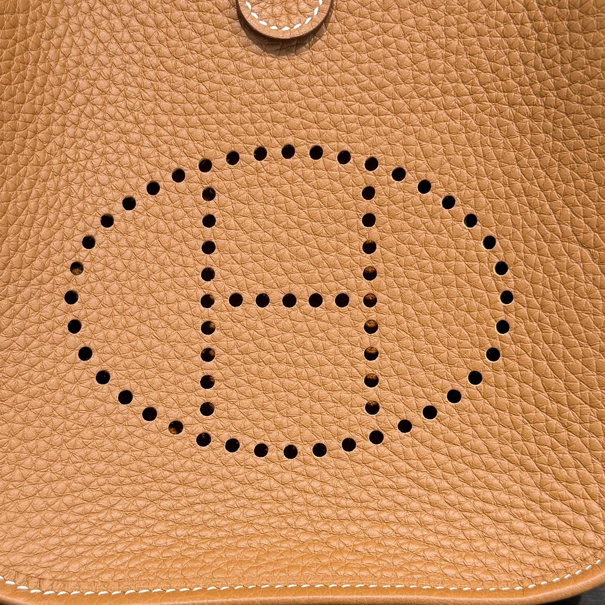 HERMES Evelyn Amazon TPM "Gold" G刻印 エルメス エブリン アマゾン TPM "ゴールド" レザーショルダーバッグ G刻印