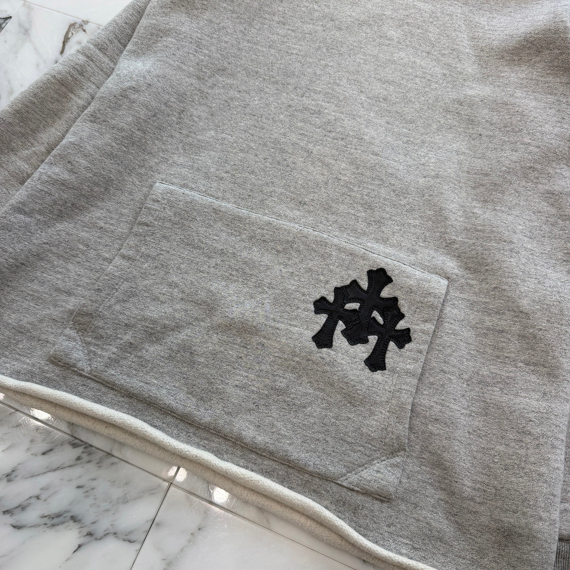 CHROME HEARTS Y NOT Cross Ball Button 3 Cemetery Cross Leather Patch Pullover Hoodie Size M クロムハーツ ワイノット クロスボールボタン 3 セメタリークロス レザーパッチ プルオーバーフーディー サイズM
