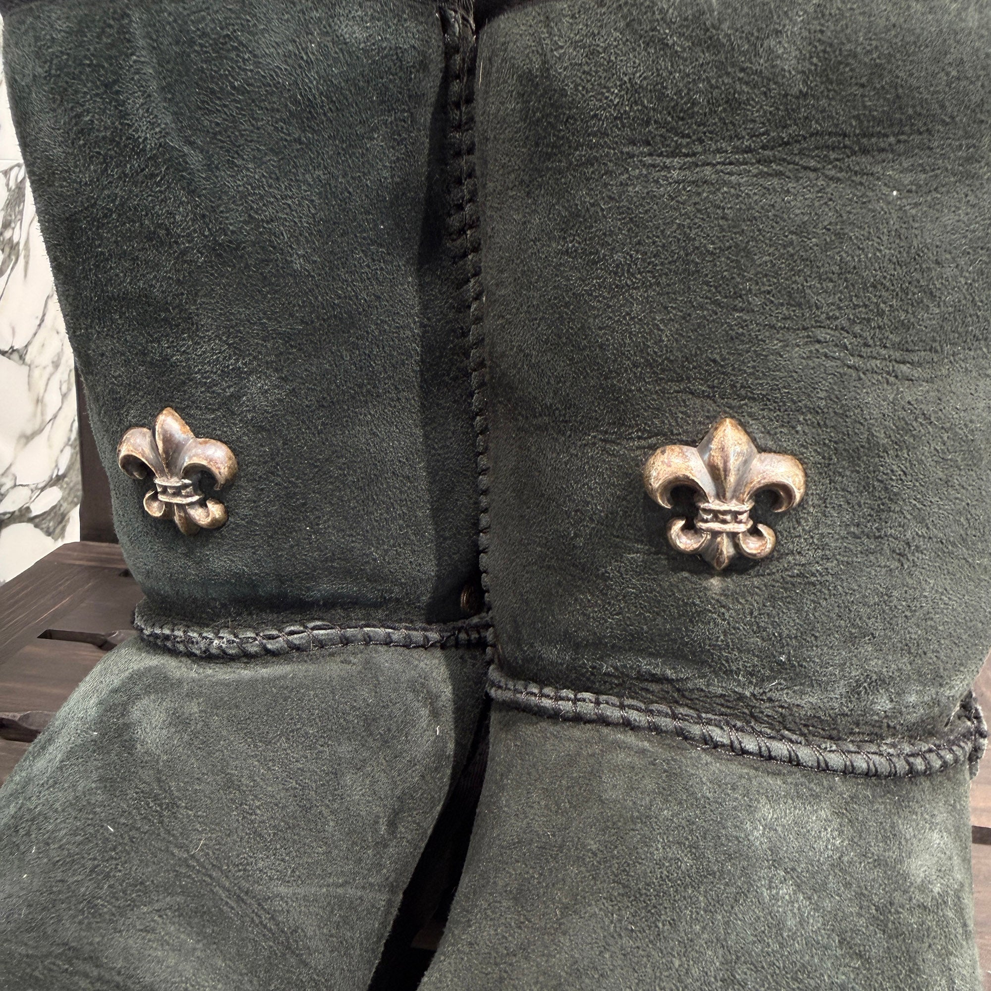CHROME HEARTS × UGG Custom Suede Leather Shearling Boots Size JP24.0cm クロムハーツ×アグー カスタム スエードレザー ムートンブーツ サイズJP24.0cm