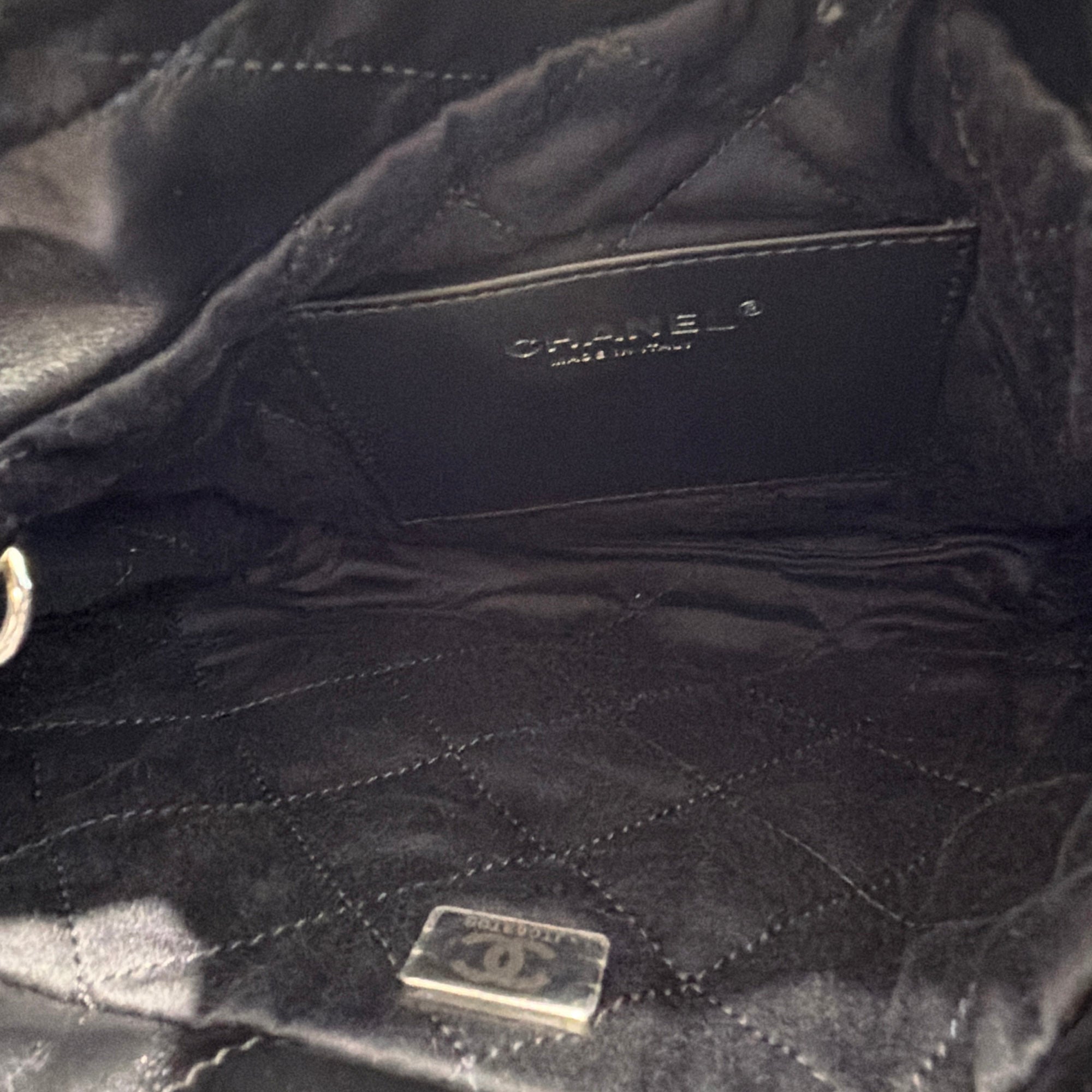 CHANEL 22 Mini Shiny Calf Leather Chain Shoulder Bag AS3980 シャネル 22 ミニシャイニーカーフスキン チェーン ショルダーバッグ