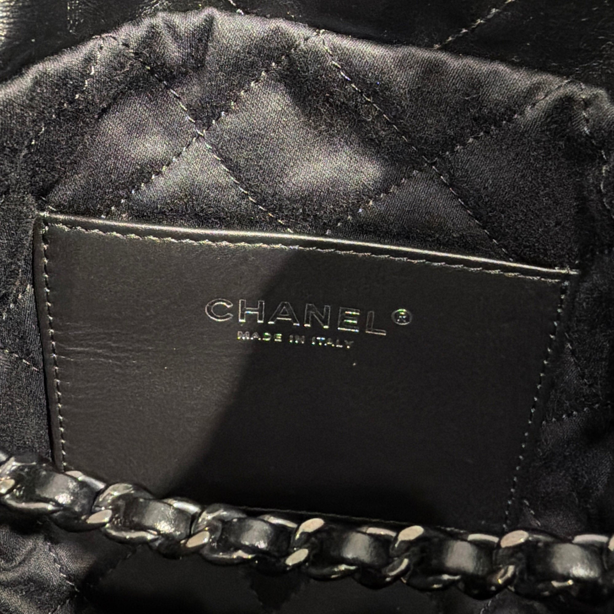 CHANEL 22 Mini Shiny Calf Leather Chain Shoulder Bag AS3980 シャネル 22 ミニシャイニーカーフスキン チェーン ショルダーバッグ