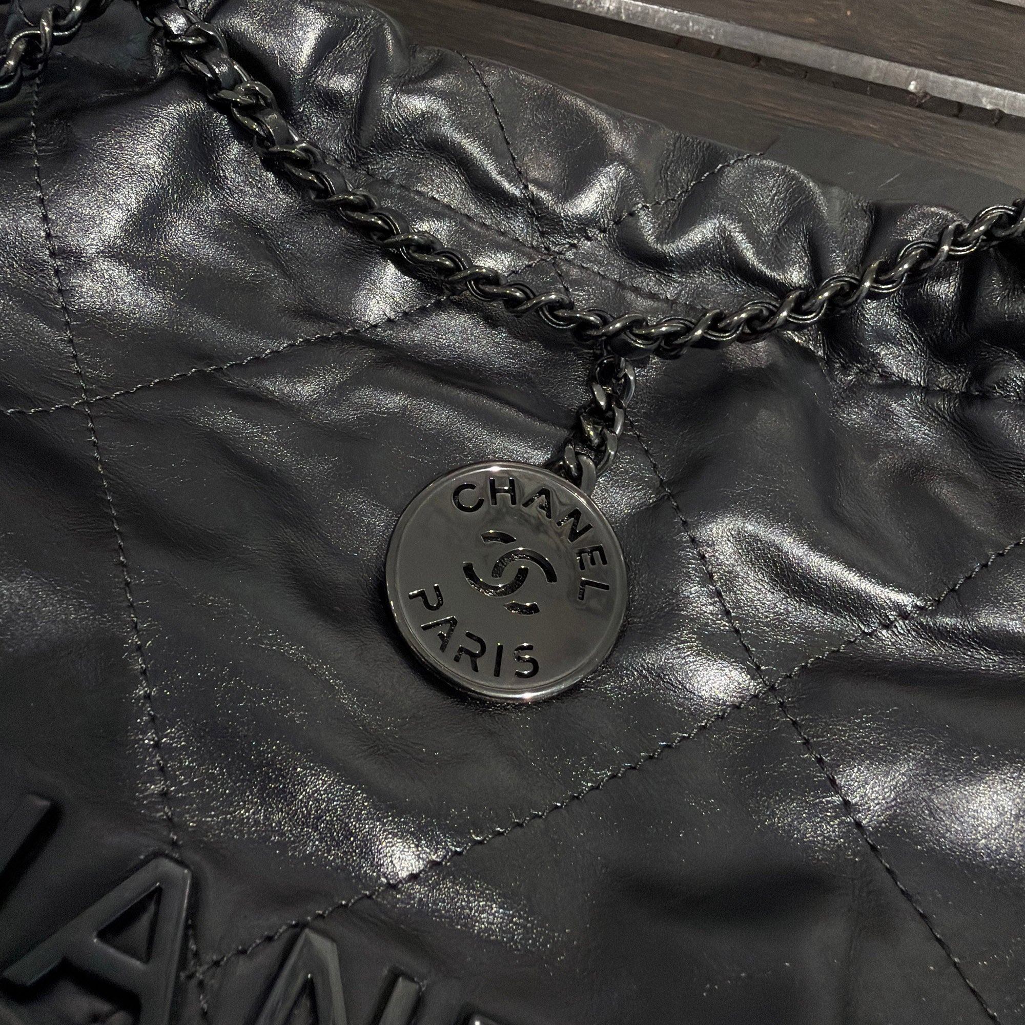 CHANEL 22 Mini Shiny Calf Leather Chain Shoulder Bag AS3980 シャネル 22 ミニシャイニーカーフスキン チェーン ショルダーバッグ