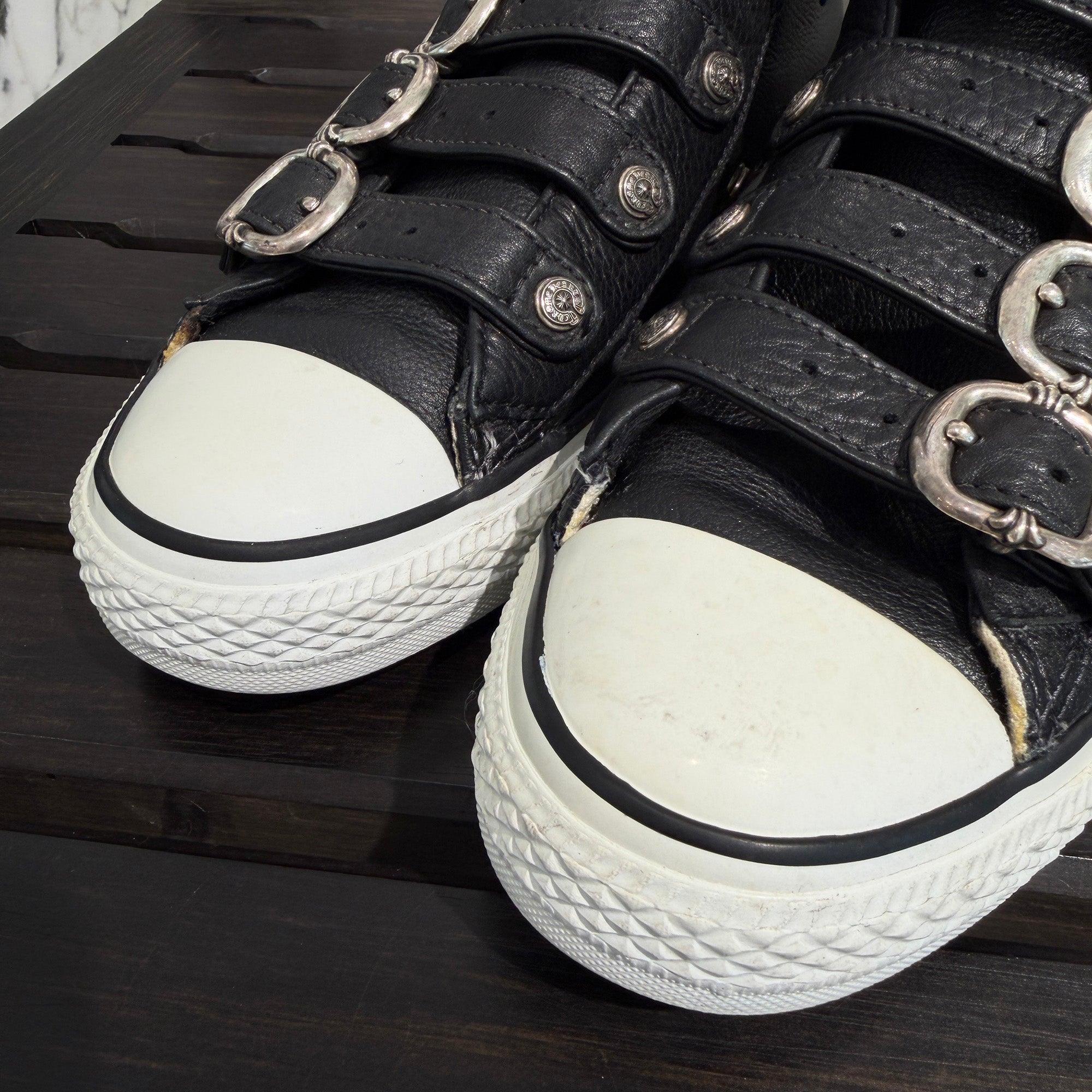 CHROME HEARTS × CONVERSE Gunslinger Belt Leather High Cut Sneakers Size 6 1/2(約25.0cm前後) クロムハーツ × コンバース ガンスリンガーベルト レザーハイカット スニーカー サイズ6 1/2(約25.0cm前後)