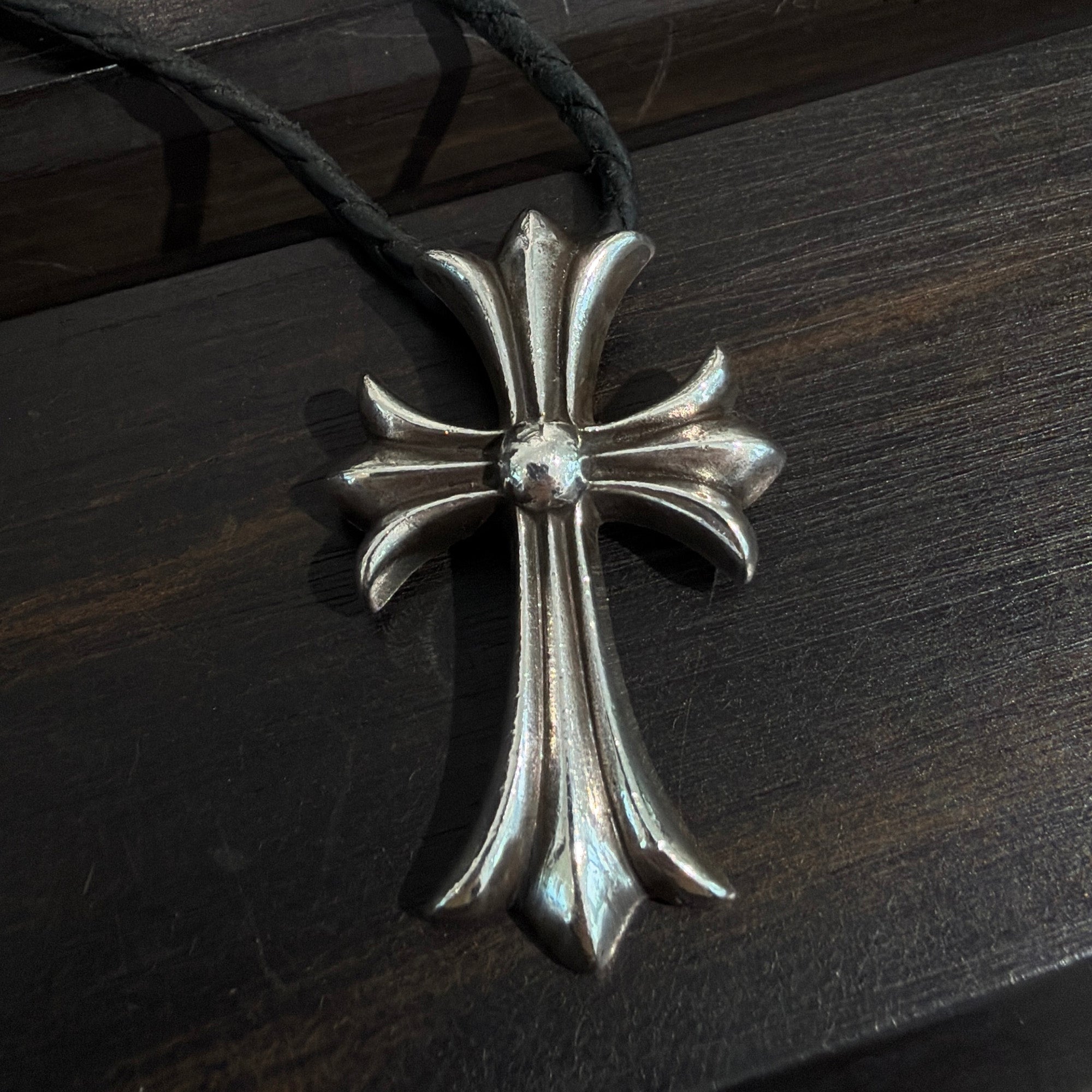 【ch.jp】 CHROME HEARTS クロスレザーブレードネックレス CHROME HEARTS Small CH Cross Leather Braid Necklace クロムハーツ