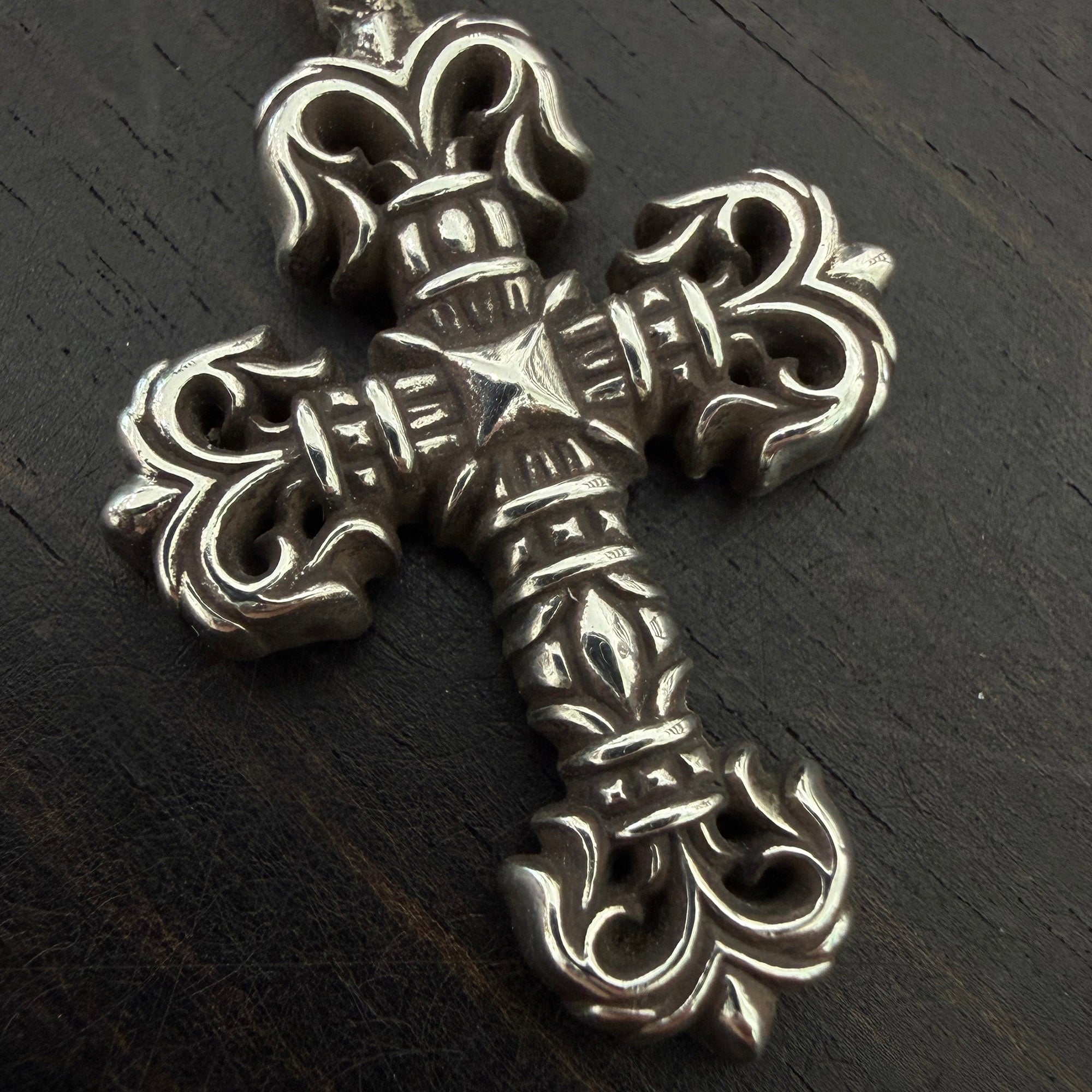 CHROME HEARTS Tiny Filigree Cross Charm Pendent Top クロムハーツ タイニー フィリグリークロス チャーム ペンダント トップ