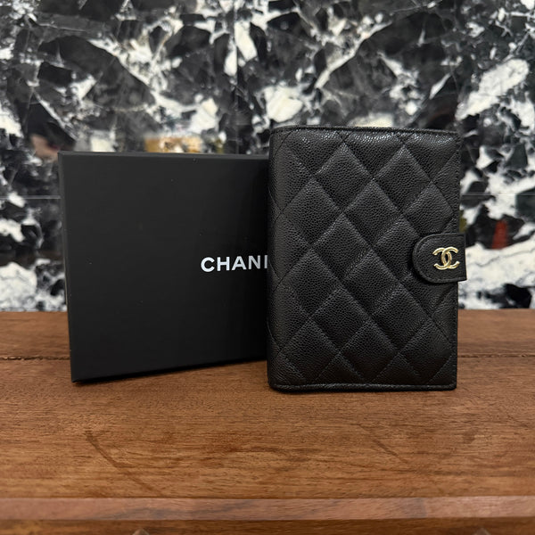 CHANEL Classic matelasse Caviar Skin Leather Passport Case シャネル クラッシックマトラッセ キャビアスキン レザーパスポートケース