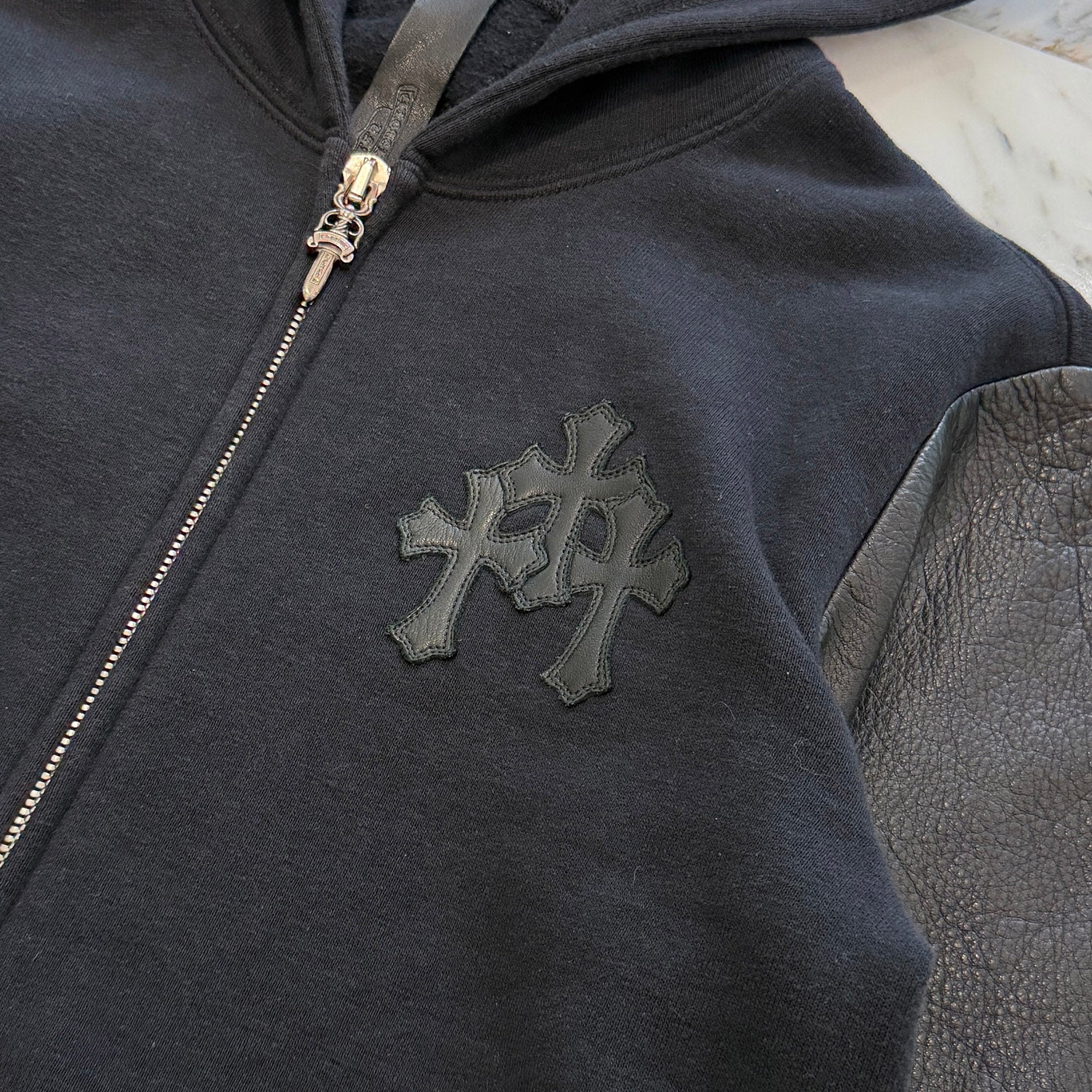 CHROME HEARTS Y NOT Leather Cross Patch Arm Leather Switching Zip Up Hoodie Size Ｍ クロムハーツ ワイノット レザークロスパッチ アームレザー切替 ジップアップフーディー サイズＭ