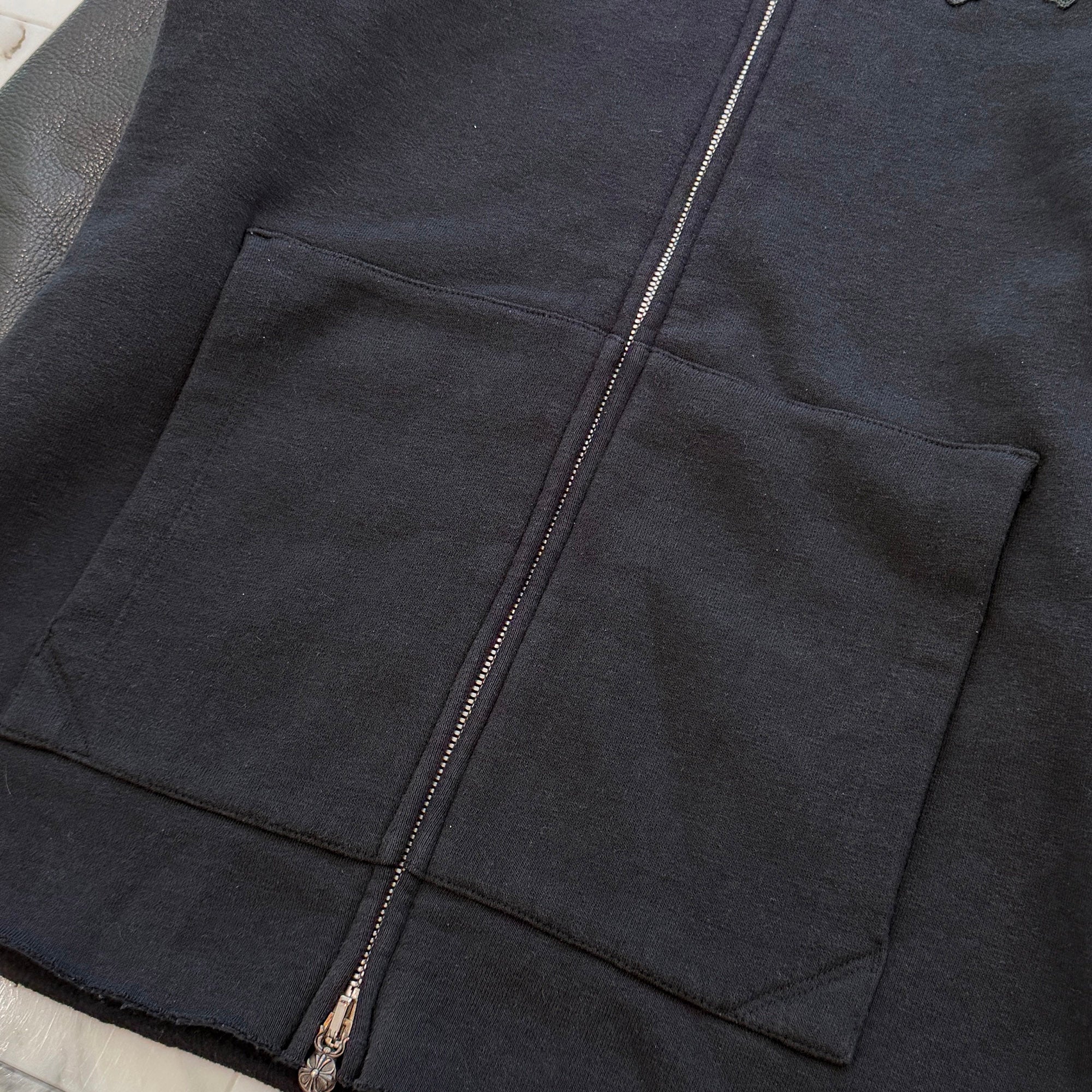 CHROME HEARTS Y NOT Leather Cross Patch Arm Leather Switching Zip Up Hoodie Size Ｍ クロムハーツ ワイノット レザークロスパッチ アームレザー切替 ジップアップフーディー サイズＭ