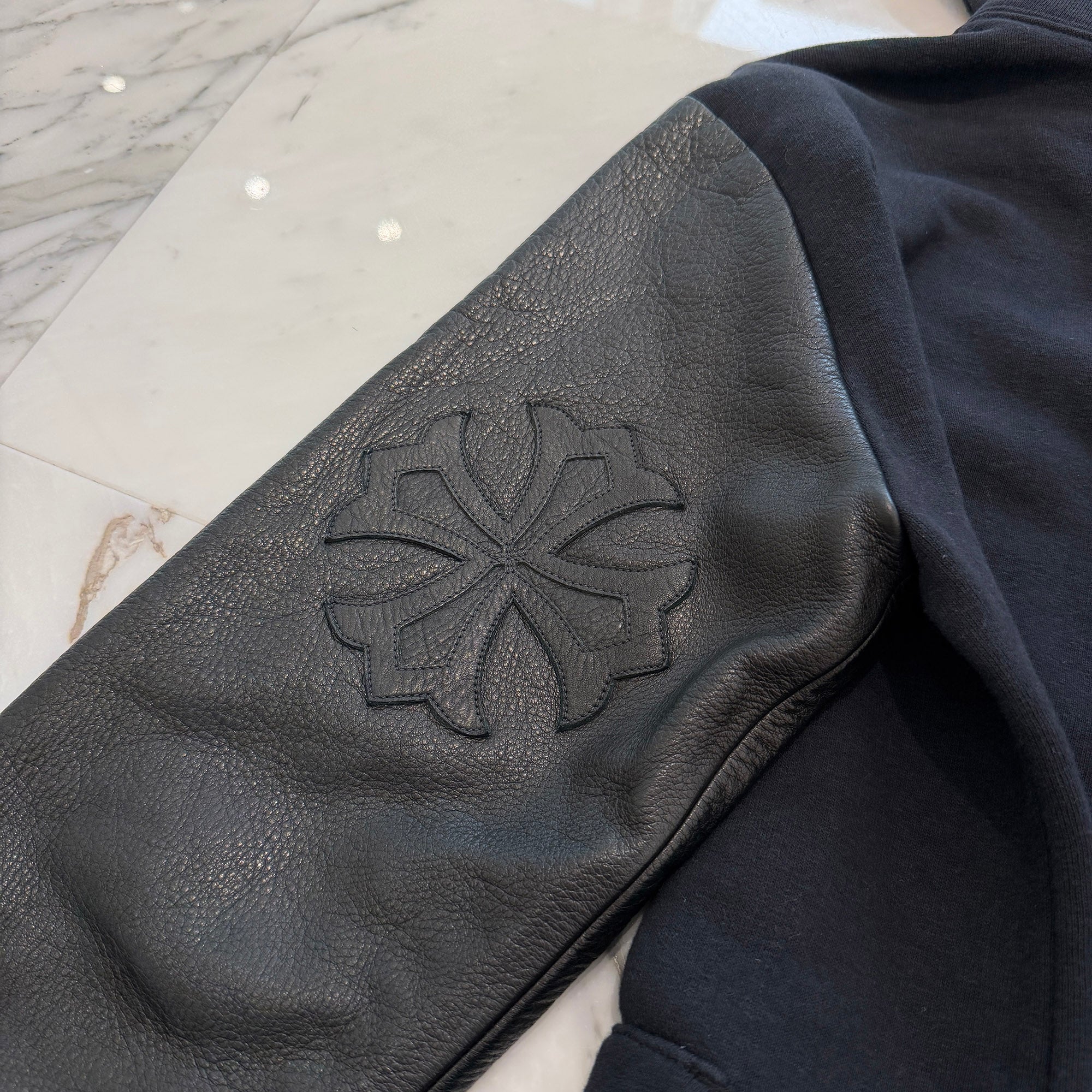CHROME HEARTS Y NOT Leather Cross Patch Arm Leather Switching Zip Up Hoodie Size Ｍ クロムハーツ ワイノット レザークロスパッチ アームレザー切替 ジップアップフーディー サイズＭ