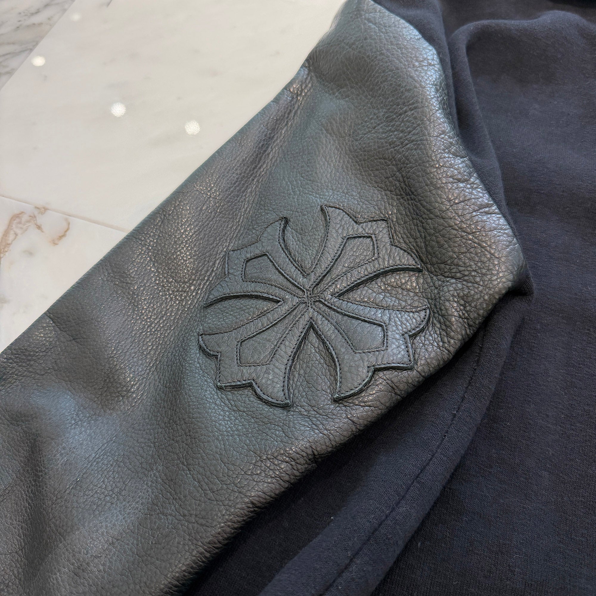 CHROME HEARTS Y NOT Leather Cross Patch Arm Leather Switching Pullover Hoodie Size S クロムハーツ ワイノット レザークロスパッチ アームレザー切替 プルオーバーフーディー サイズS