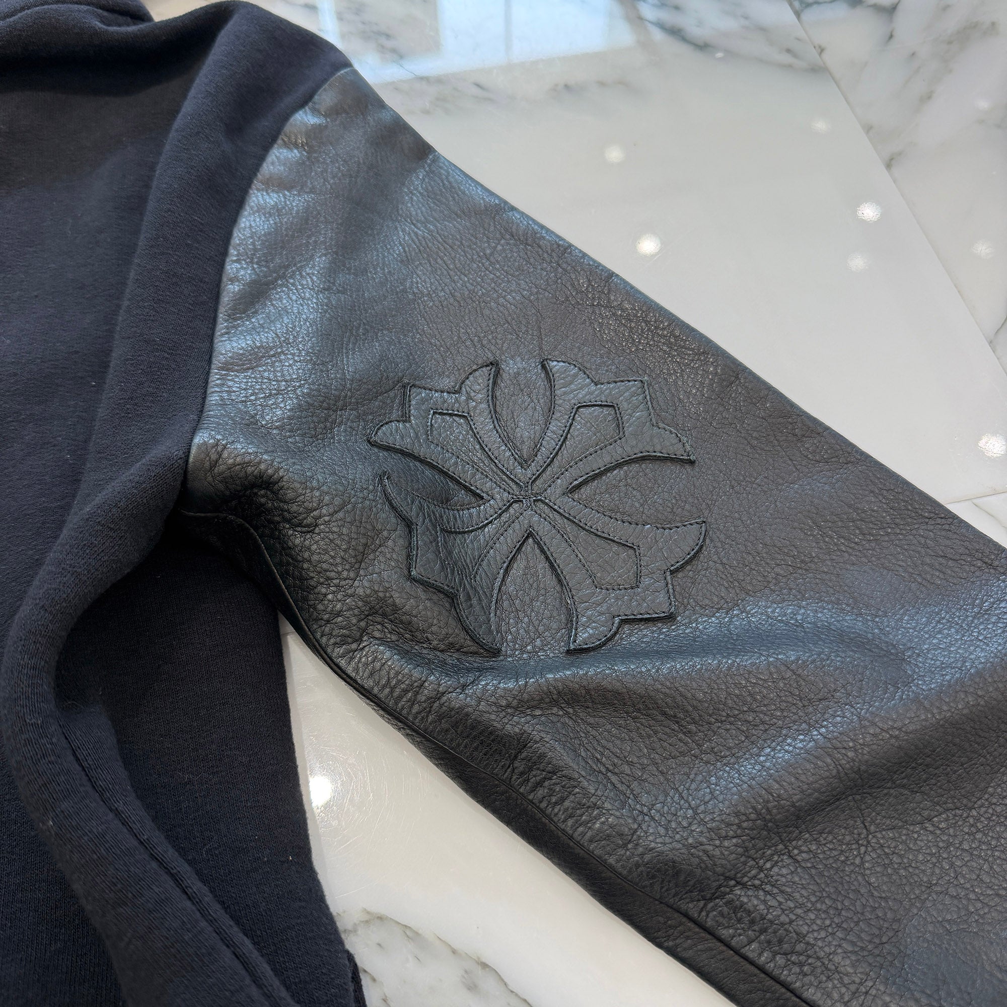 CHROME HEARTS Y NOT Leather Cross Patch Arm Leather Switching Pullover Hoodie Size S クロムハーツ ワイノット レザークロスパッチ アームレザー切替 プルオーバーフーディー サイズS