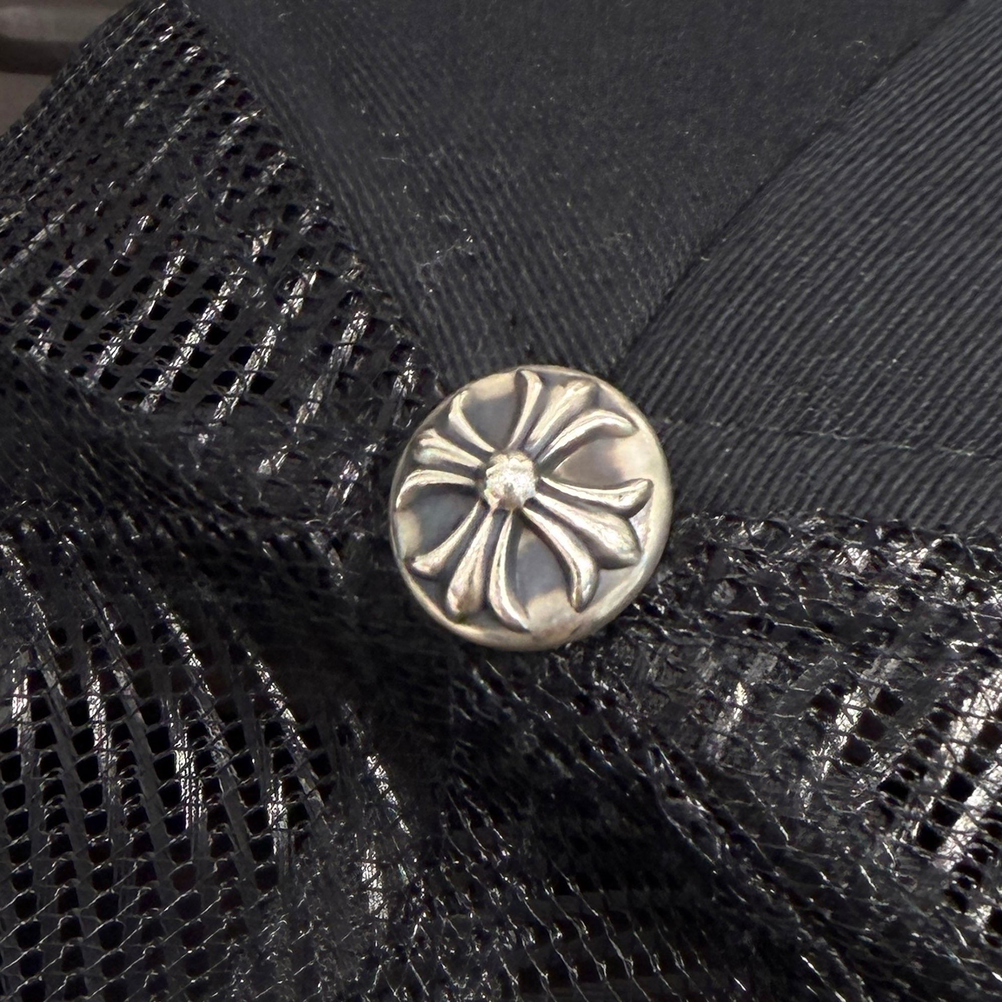 CHROME HEARTS Camo Triple Cross Leather Patch Trucker Cap ONE SIZE (51-61) クロムハーツ カモ トリプルクロス レザーパッチ トラッカーキャップ サイズONE SIZE (51-61)