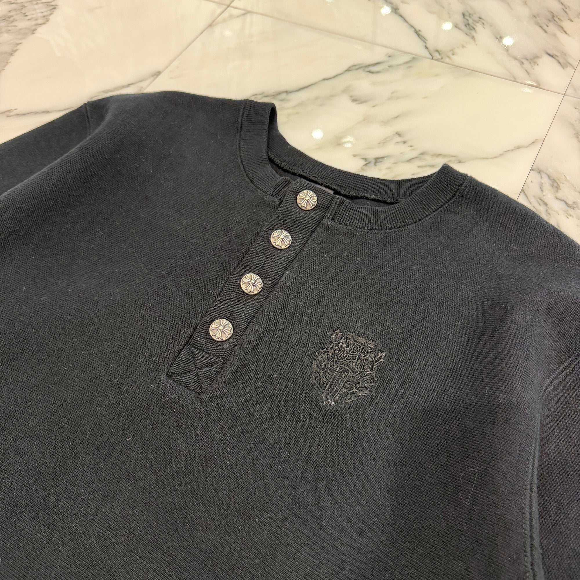 CHROME HEARTS Y NOT KING FISH Vine Dagger Logo Embroidery Crew Neck Sweat Tee Size XL クロムハーツ ワイノット キングフィッシュ ヴァインダガー ロゴ刺繍 クルーネック スウェットTシャツ サイズXL
