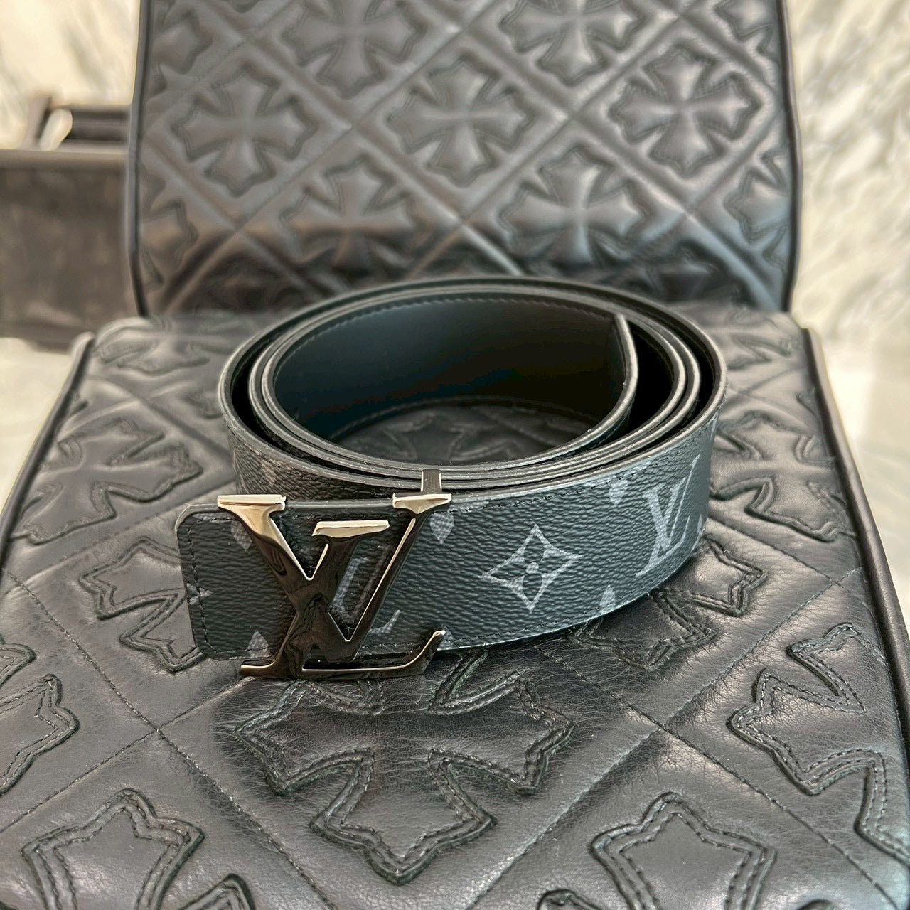 LOUIS VUITTON LV Initial Buckle Reversible Belt M9043 Size 110/44 ルイヴィトン LVイニシャル バックル リバーシブルベルト サイズ110/40