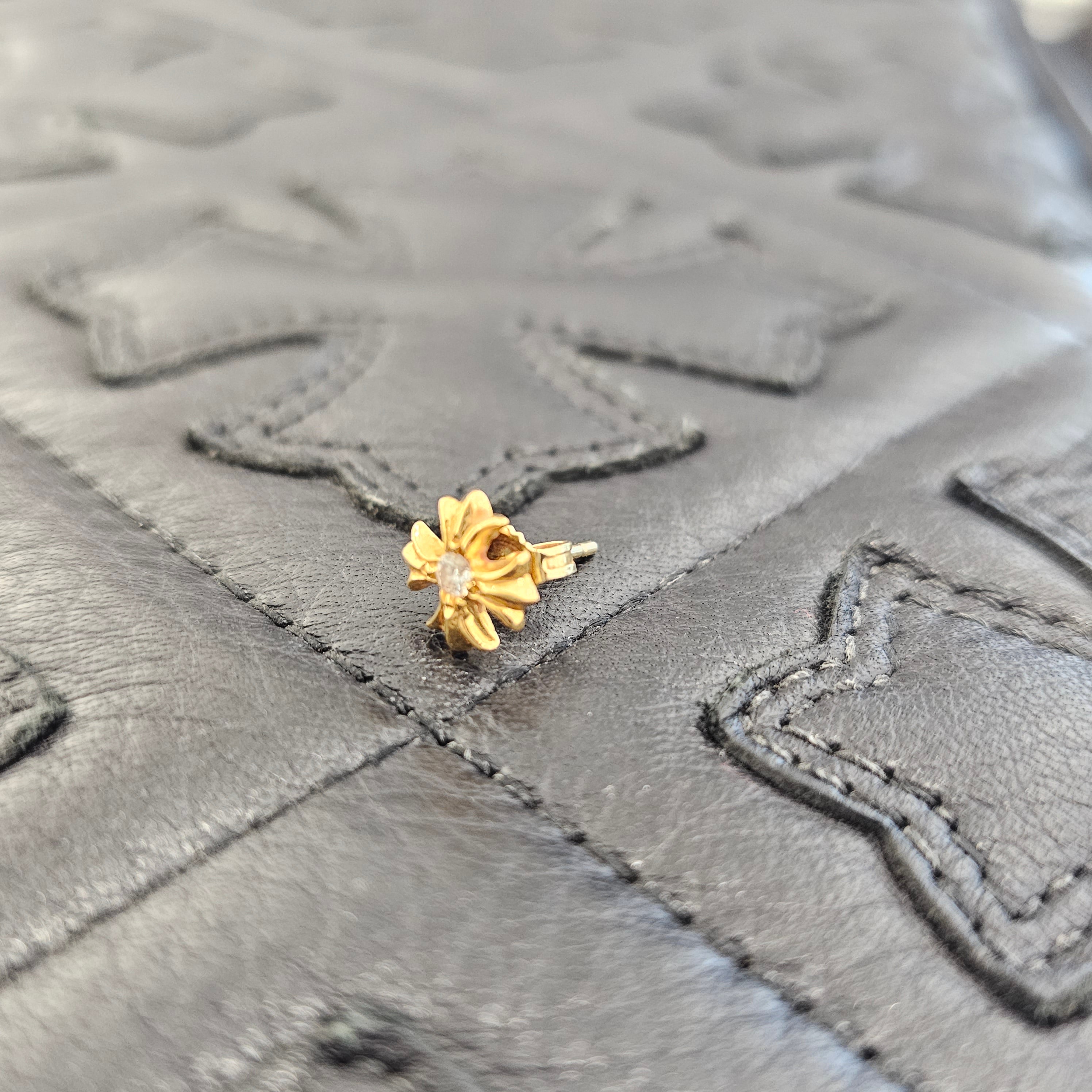 CHROME HEARTS 22K CH Plus Cross Stud Earring / 1 Dia クロムハーツ 22K CHプラス –  MEMENTOS ONLINE SHOP