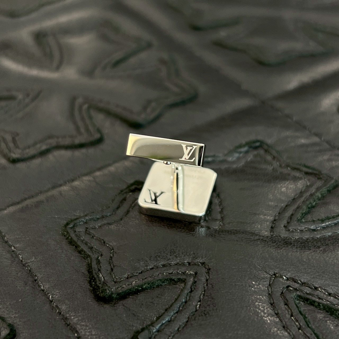 LOUIS VUITTON Bouton de Manchette Champs Élysées Cuff's