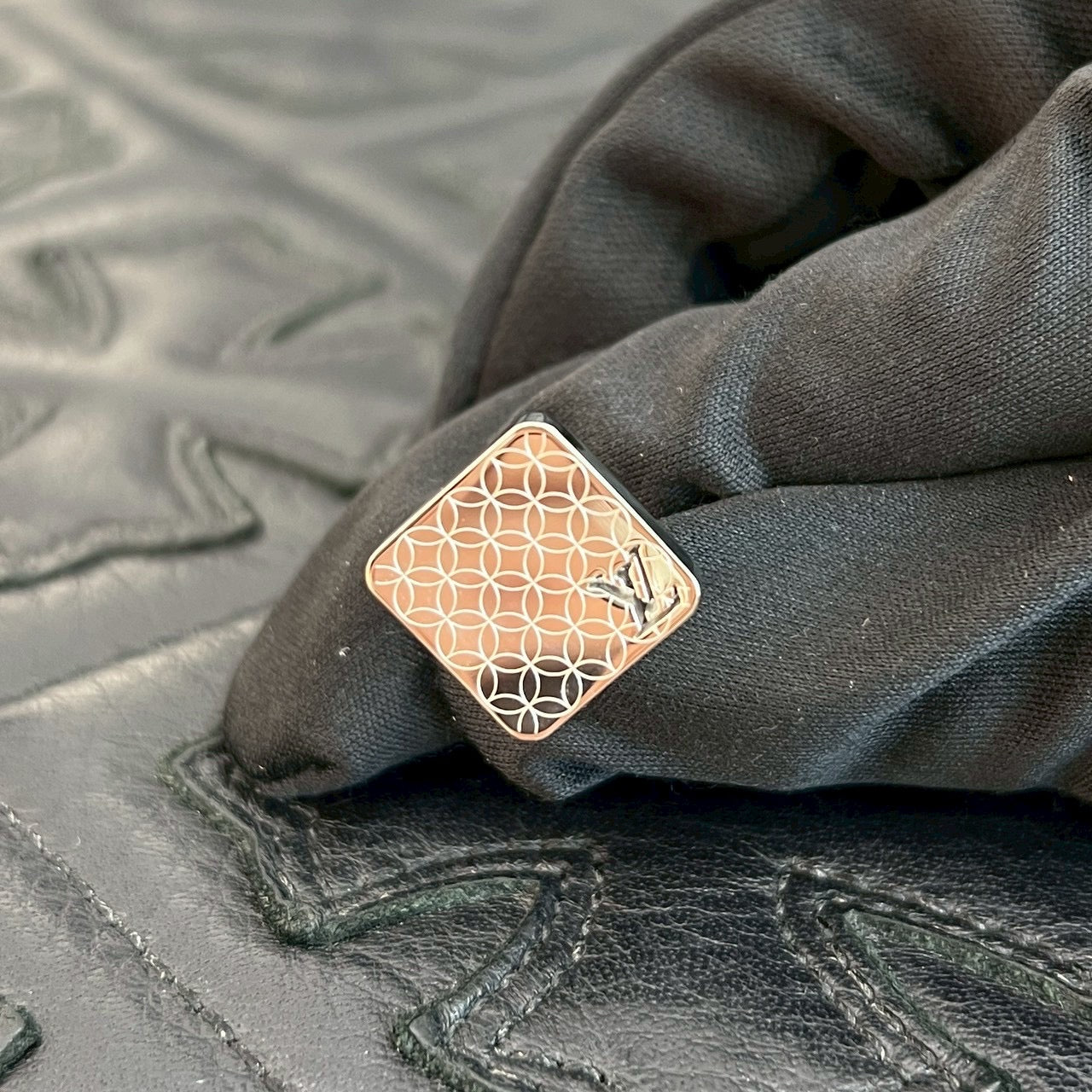 LOUIS VUITTON Bouton de Manchette Champs Élysées Cuff's
