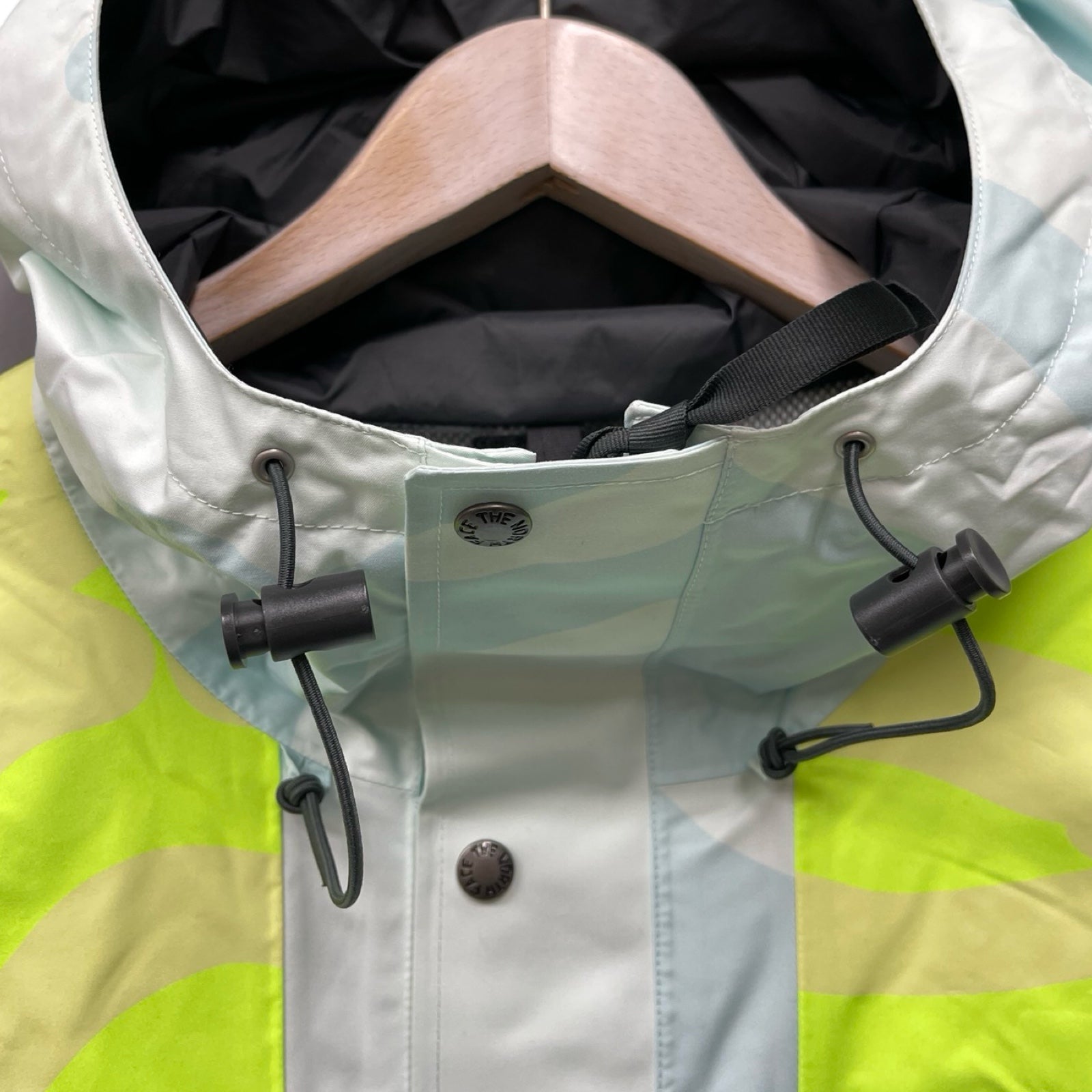 THE NORTH FACE × KAWS 2023AW Retro 1986 Mountain Jacket NF0A7WLW763 Size XL