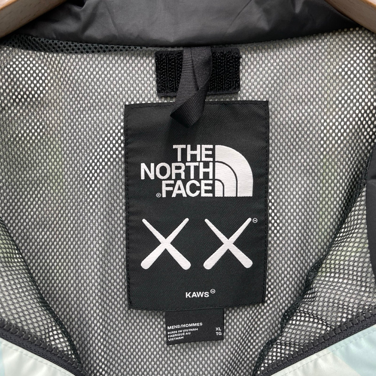 THE NORTH FACE × KAWS 2023AW Retro 1986 Mountain Jacket NF0A7WLW763 Size XL