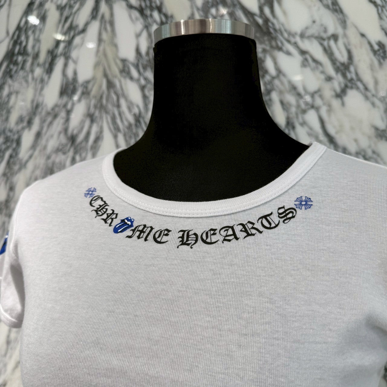 CHROME HEARTS × The Rolling Stones Lip & Tongue Neck Logo Tee Size ONE SIZE（68-112） クロムハーツ×ローリングストーンズ リップアンドタンネックロゴ Tシャツ サイズONE SIZE（68-112）