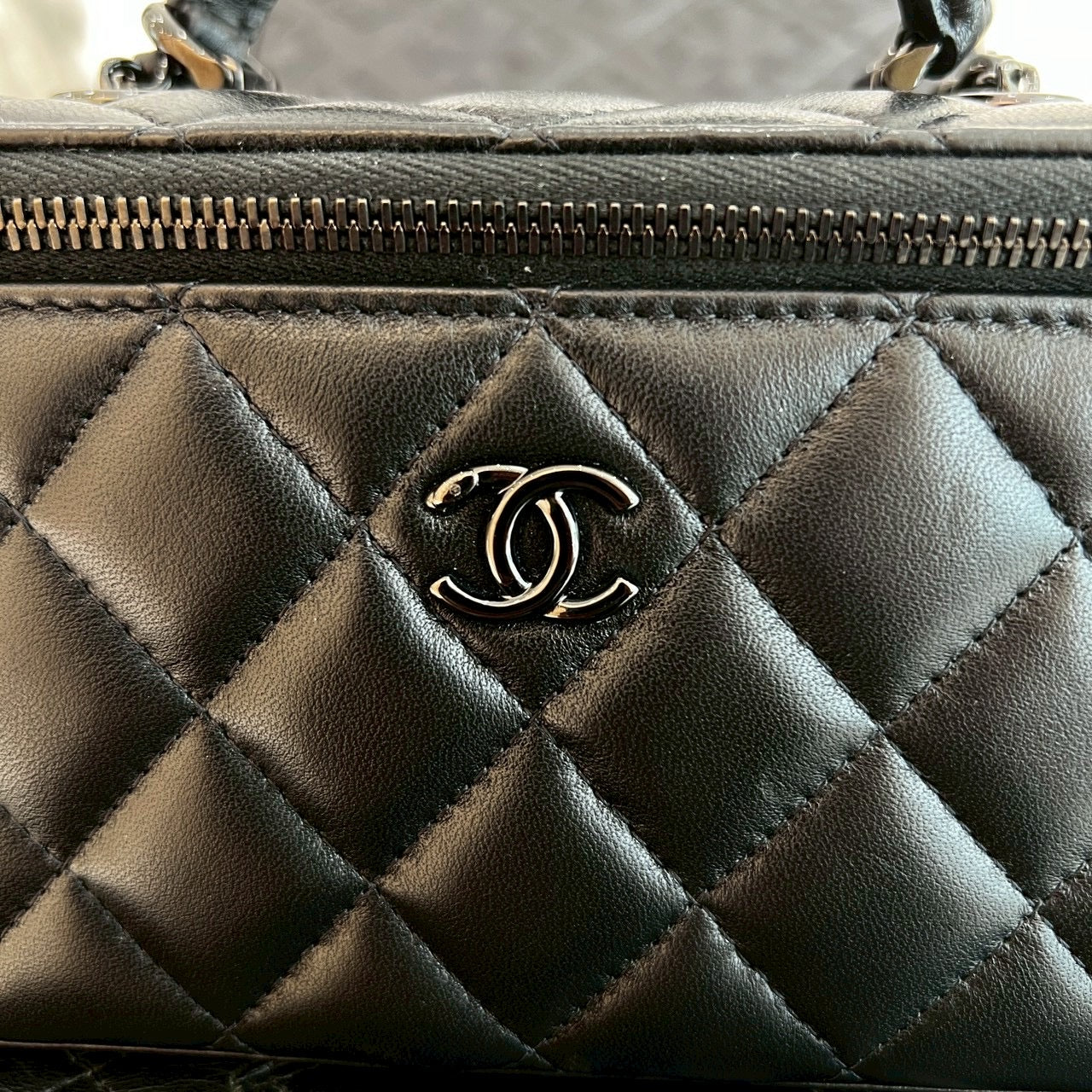 CHANEL Matelasse Vanity Case Shoulder Bag AP2199 シャネル マトラッセ ヴァニティケース ショルダーバッグ