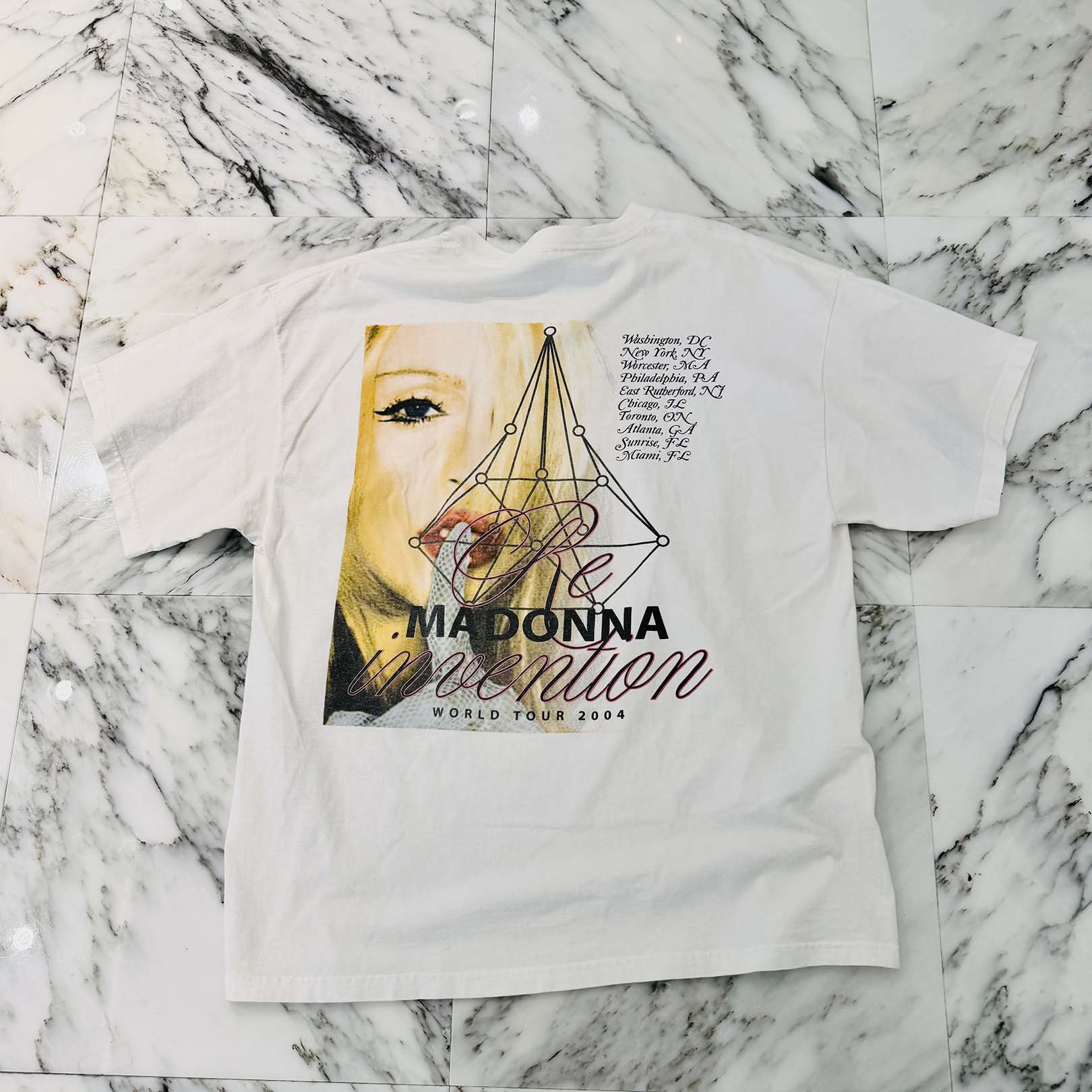 Vintage 00's Madonna "Re Invention World Tour 2004" S/S Tee Size XL ヴィンテージ 00's マドンナ "リ インベンション ワールドツアー 2004" デルタ社製 Tシャツ サイズXL