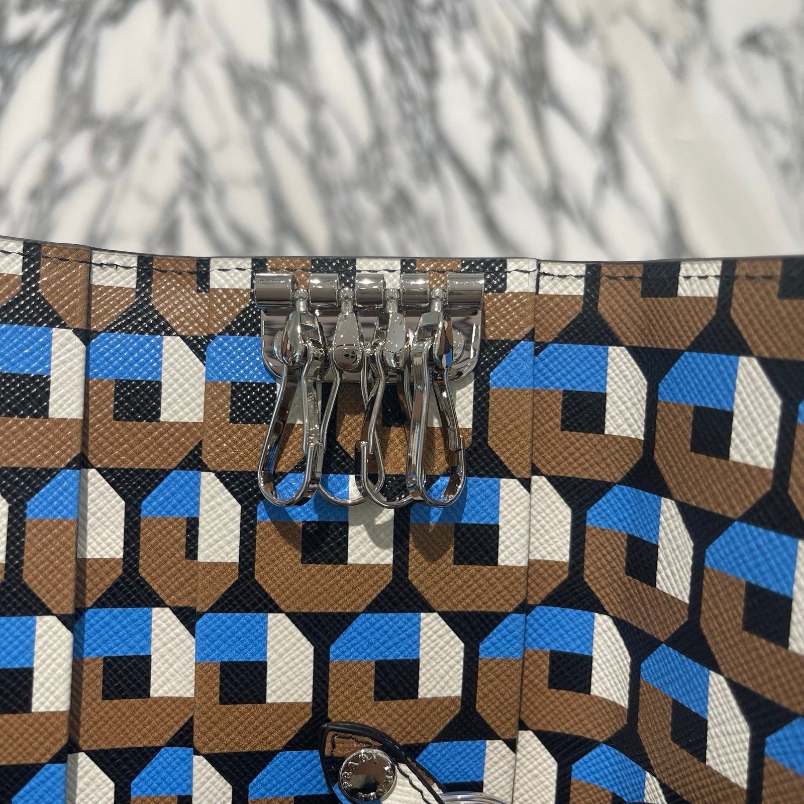 PRADA Saffiano Triangular 4-Row Leather Key Case 1PG004-QHH プラダ サフィアーノ トライアングルロゴ 4連 レザーキーケース