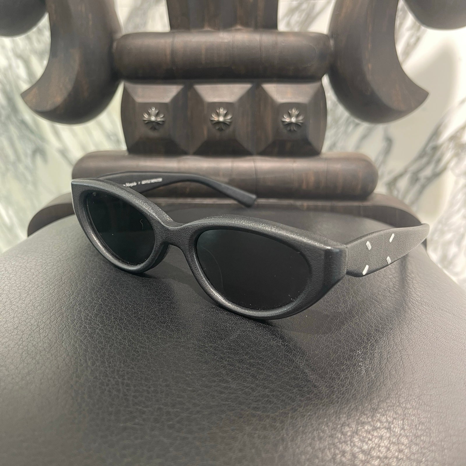 GENTLE MONSTER × Maison Margiela 2024SS Leather Frame Fox Eye Sunglasses MM108 Size 54□21-145 ジェントルモンスター × メゾンマルジェラ レザーフレームフォックスアイ サングラス MM108 サイズ54□21-145