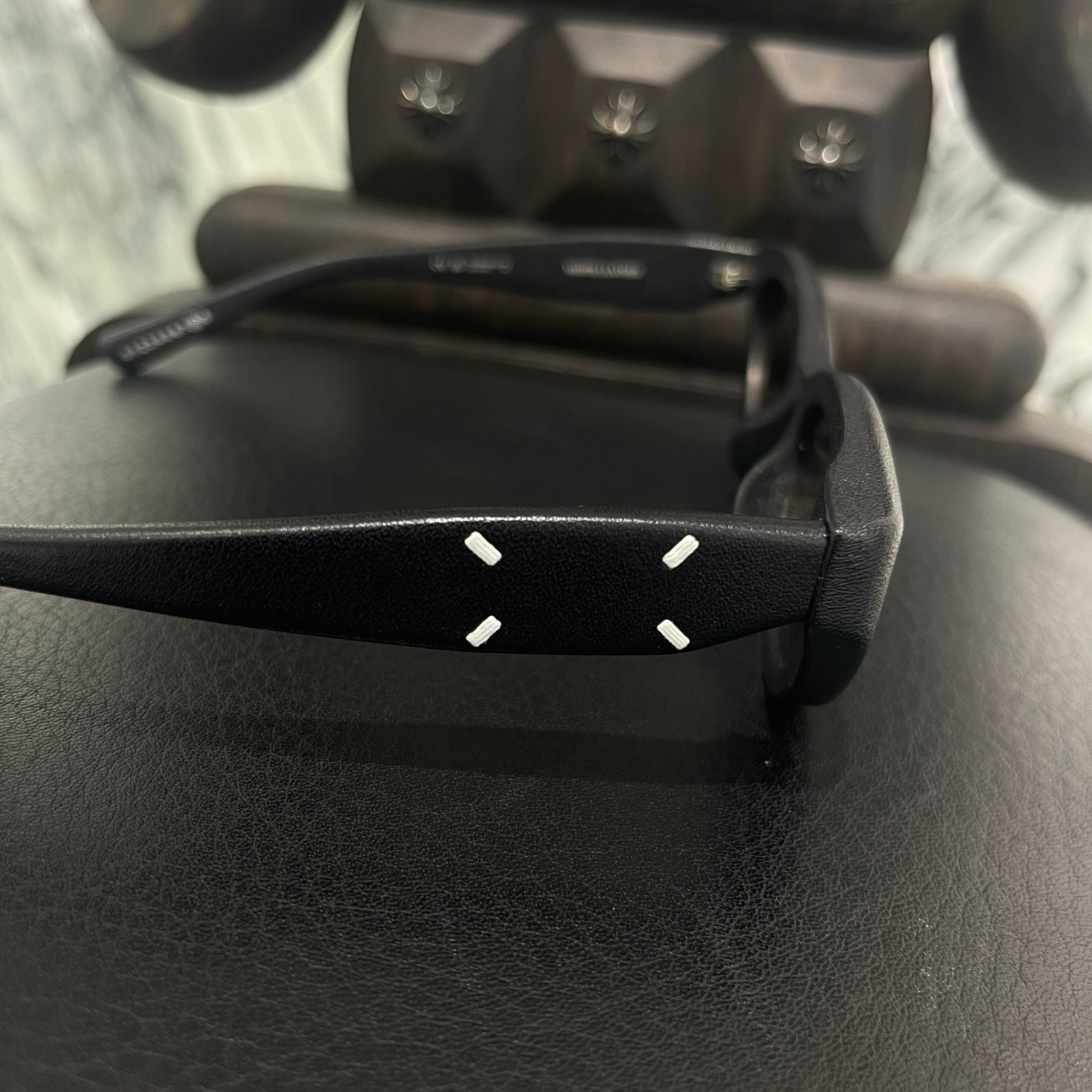 GENTLE MONSTER × Maison Margiela 2024SS Leather Frame Fox Eye Sunglasses MM108 Size 54□21-145 ジェントルモンスター × メゾンマルジェラ レザーフレームフォックスアイ サングラス MM108 サイズ54□21-145