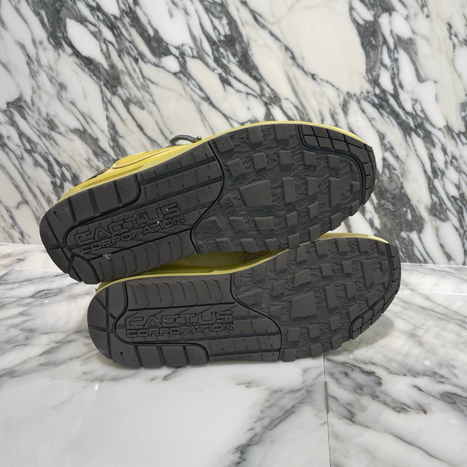 NIKE × Travis Scott 2022SS Air Max 1 "CACT.US Gold" DO9392-700 Size US9（27cm）