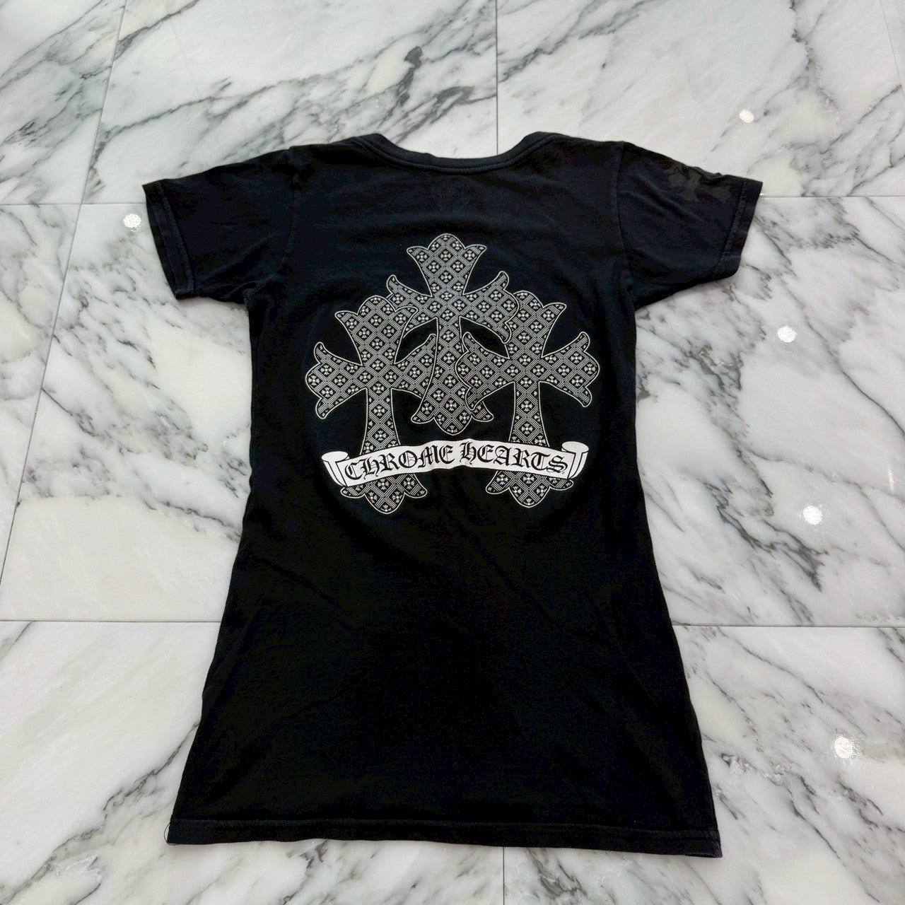 CHROME HEARTS CH Plus Pattern Triple Cross Print V Neck Tee Size XS クロムハ―ツ CHプラス柄 トリプルクロスプリント Vネック Tシャツ サイズXS
