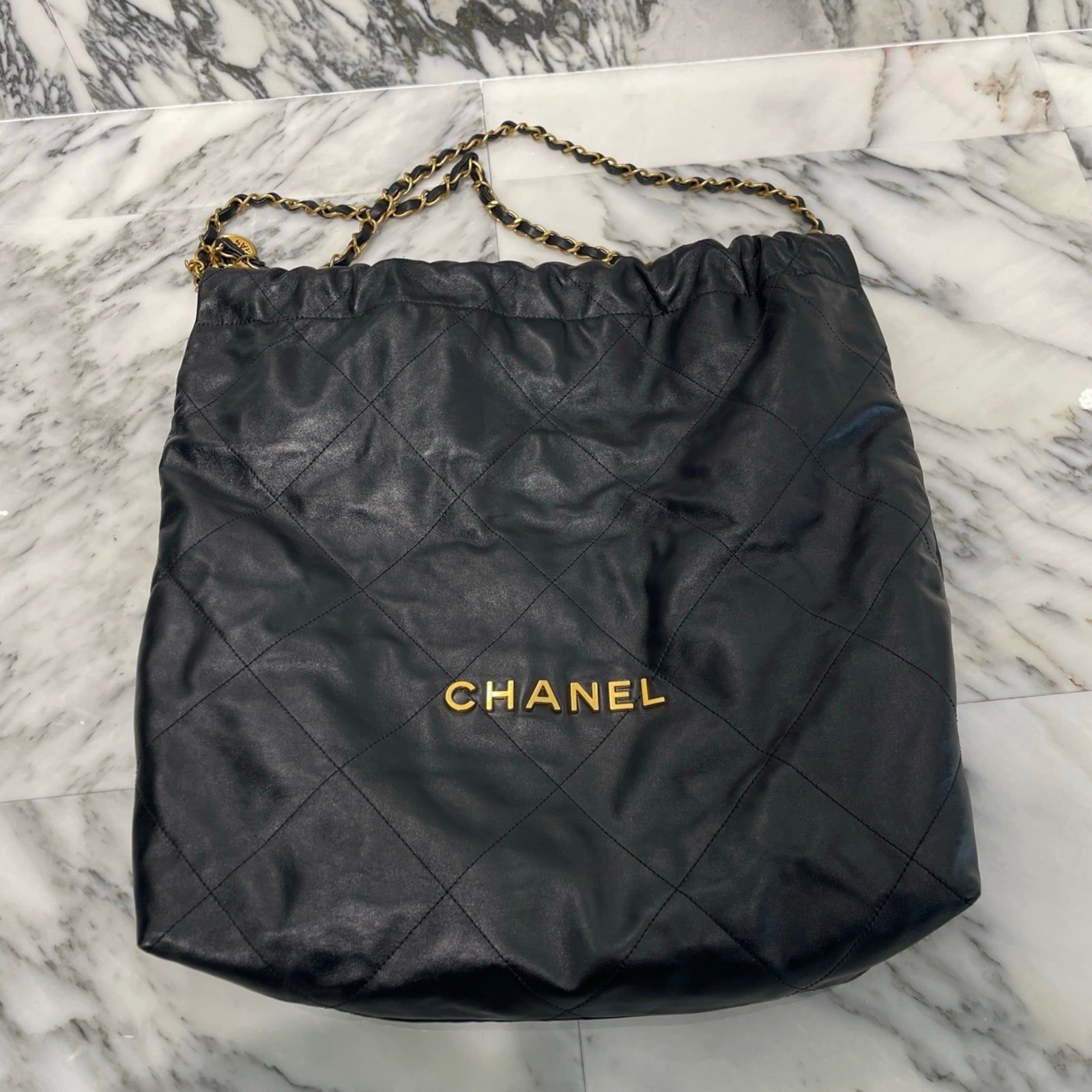 CHANEL キャビアスキン ショルダーバッグ 人気のBlackキャビアスキン】CHANEL 22 ミニ ハンドバッグ