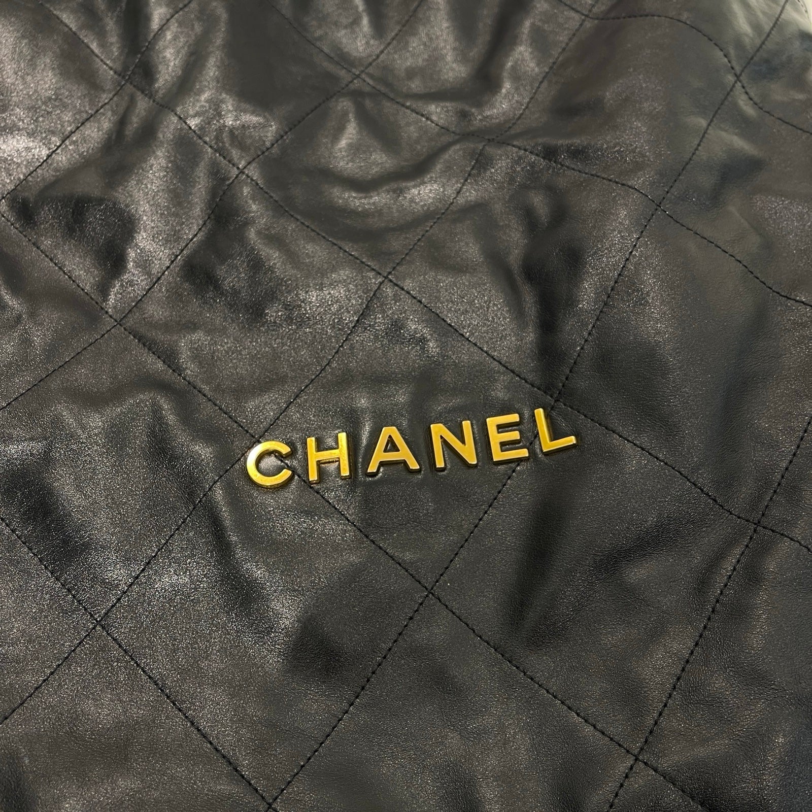 CHANEL 22 Caviar Skin Chain Shoulder Bag シャネル 22 キャビア
