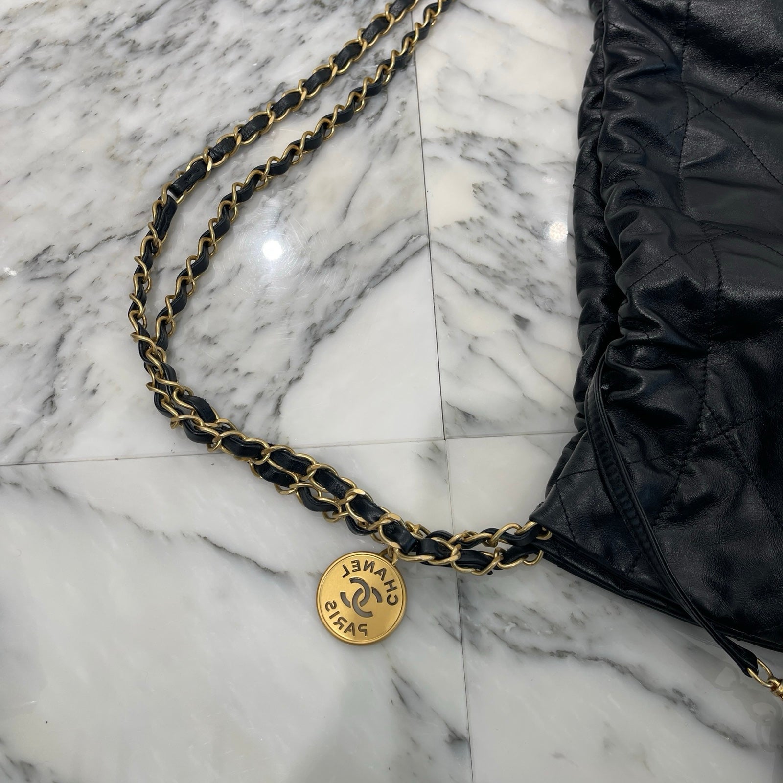 CHANEL 22 Caviar Skin Chain Shoulder Bag シャネル 22 キャビアスキン チェーンショルダーバッグ