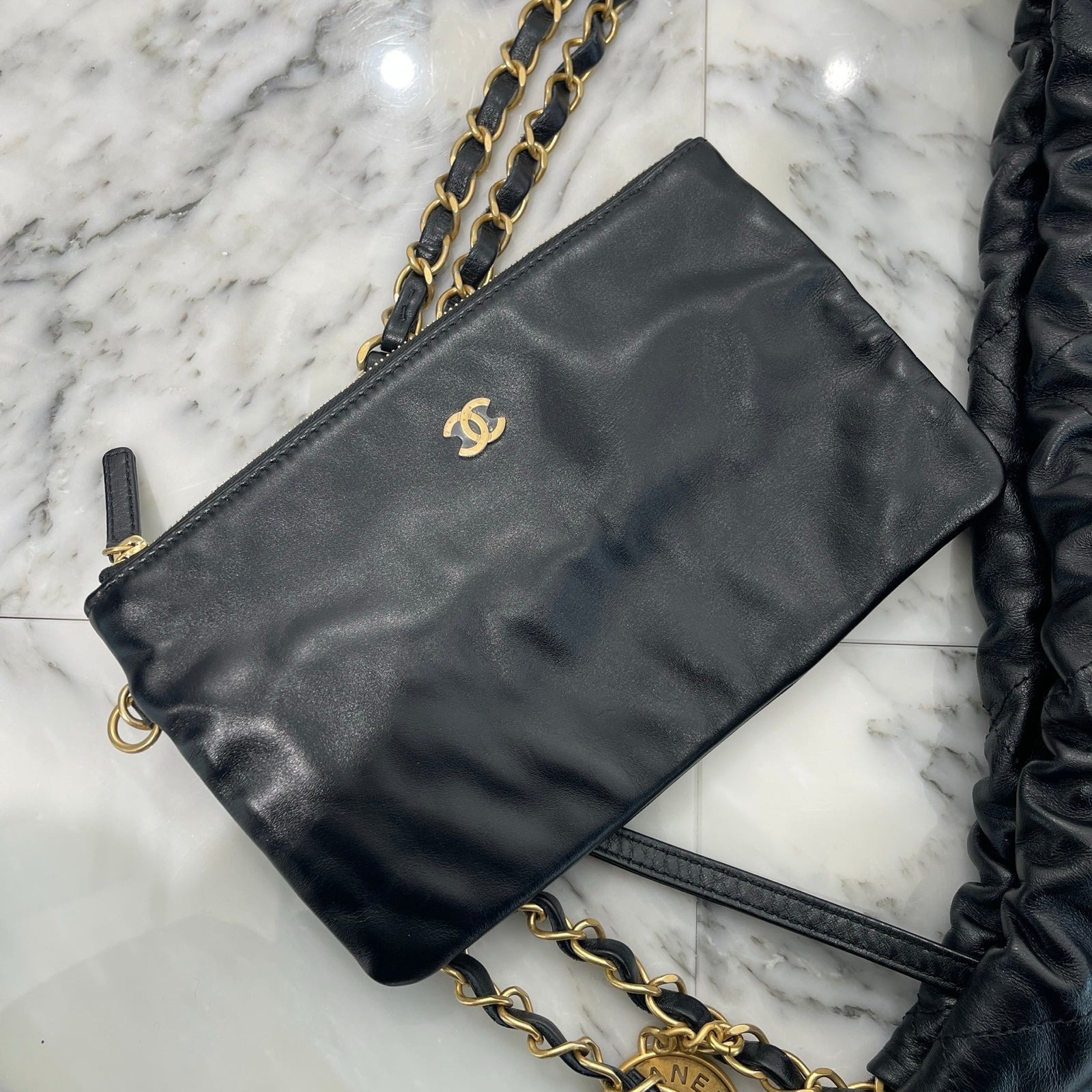 CHANEL 22 Caviar Skin Chain Shoulder Bag シャネル 22 キャビアスキン チェーンショルダーバッグ
