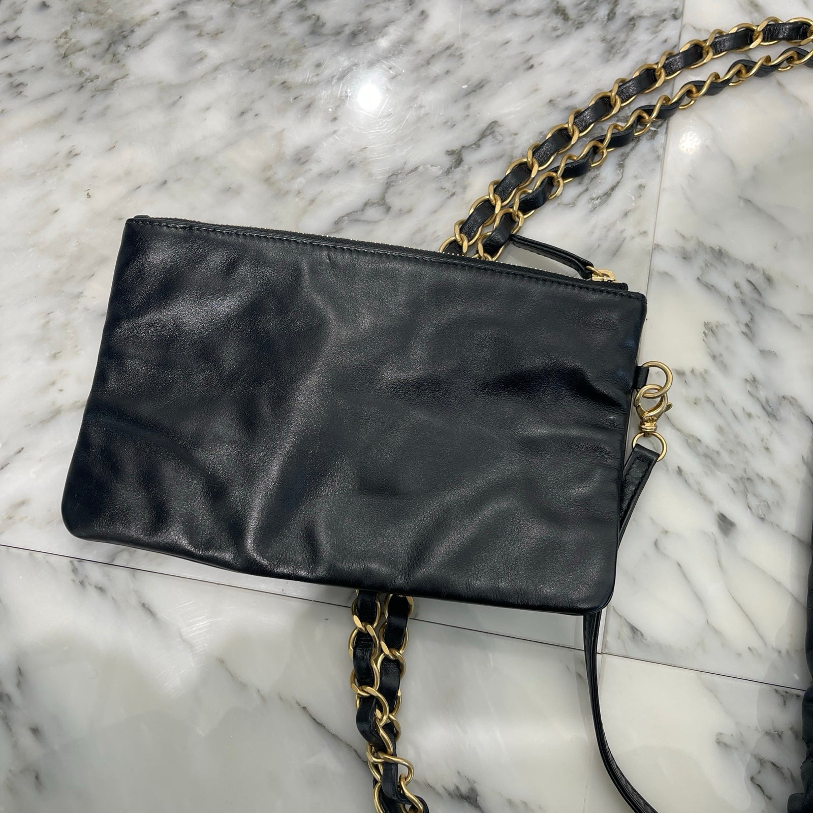 CHANEL 22 Caviar Skin Chain Shoulder Bag シャネル 22