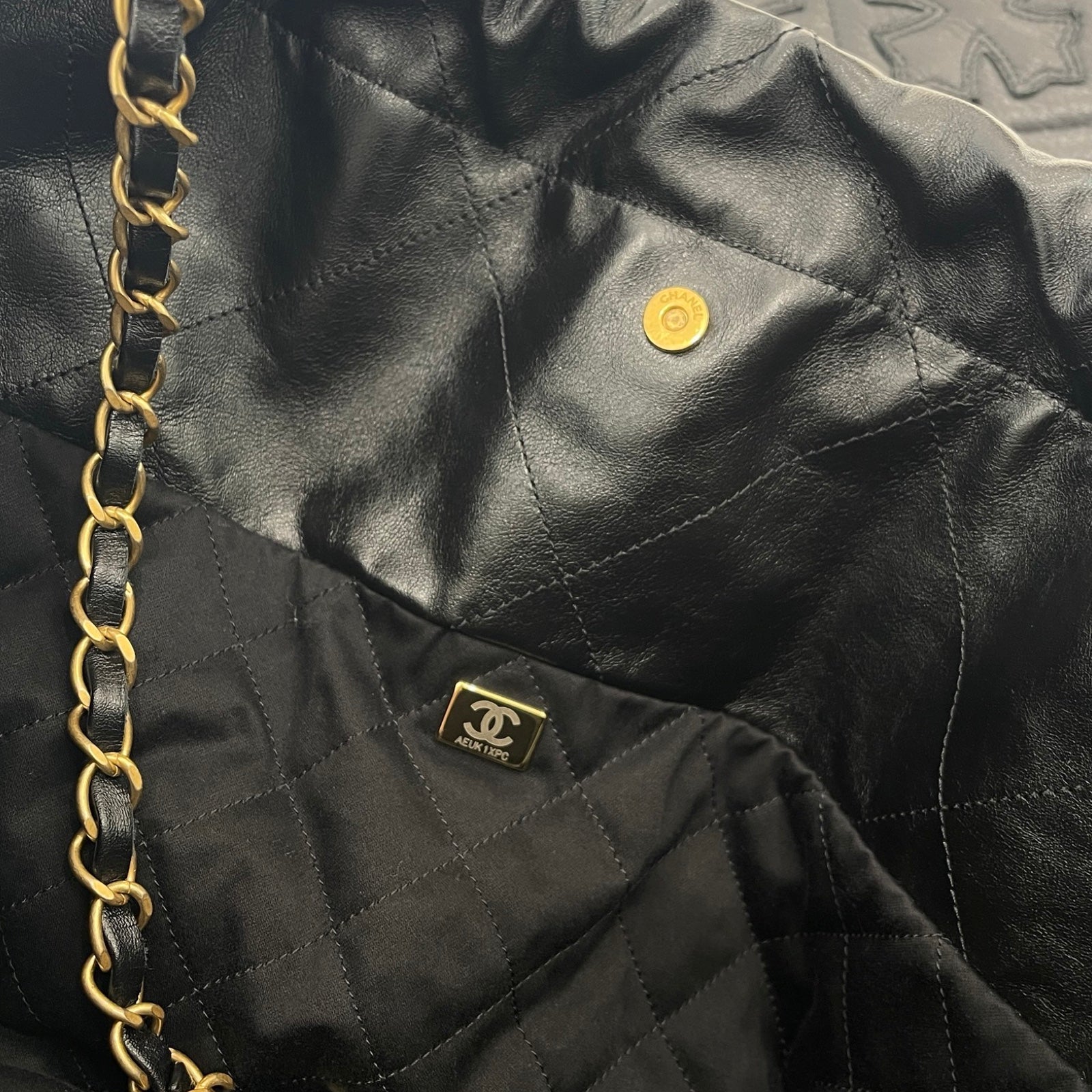 CHANEL 22 Caviar Skin Chain Shoulder Bag シャネル 22 キャビアスキン チェーンショルダーバッグ