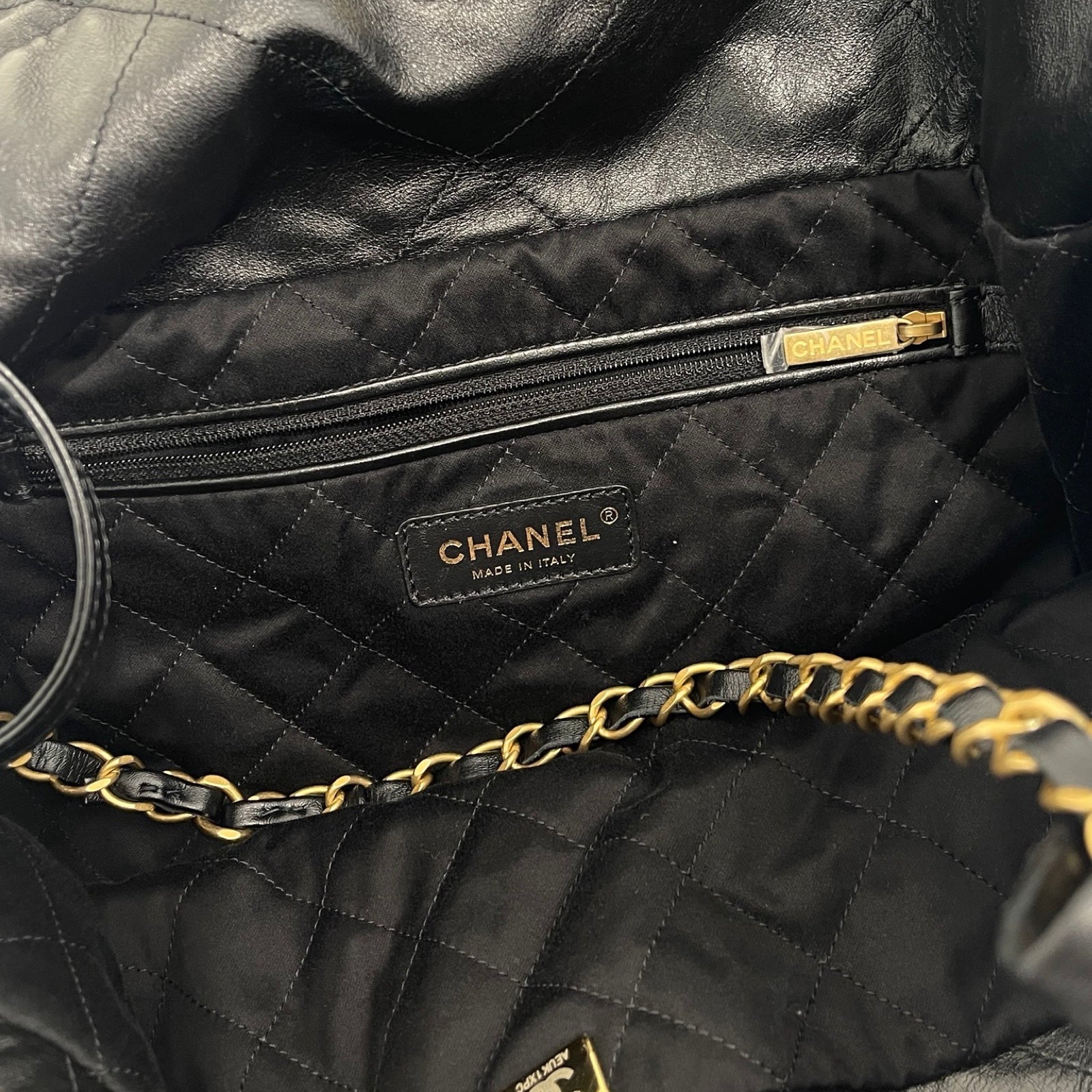 CHANEL 22 Caviar Skin Chain Shoulder Bag シャネル 22 キャビアスキン チェーンショルダーバッグ