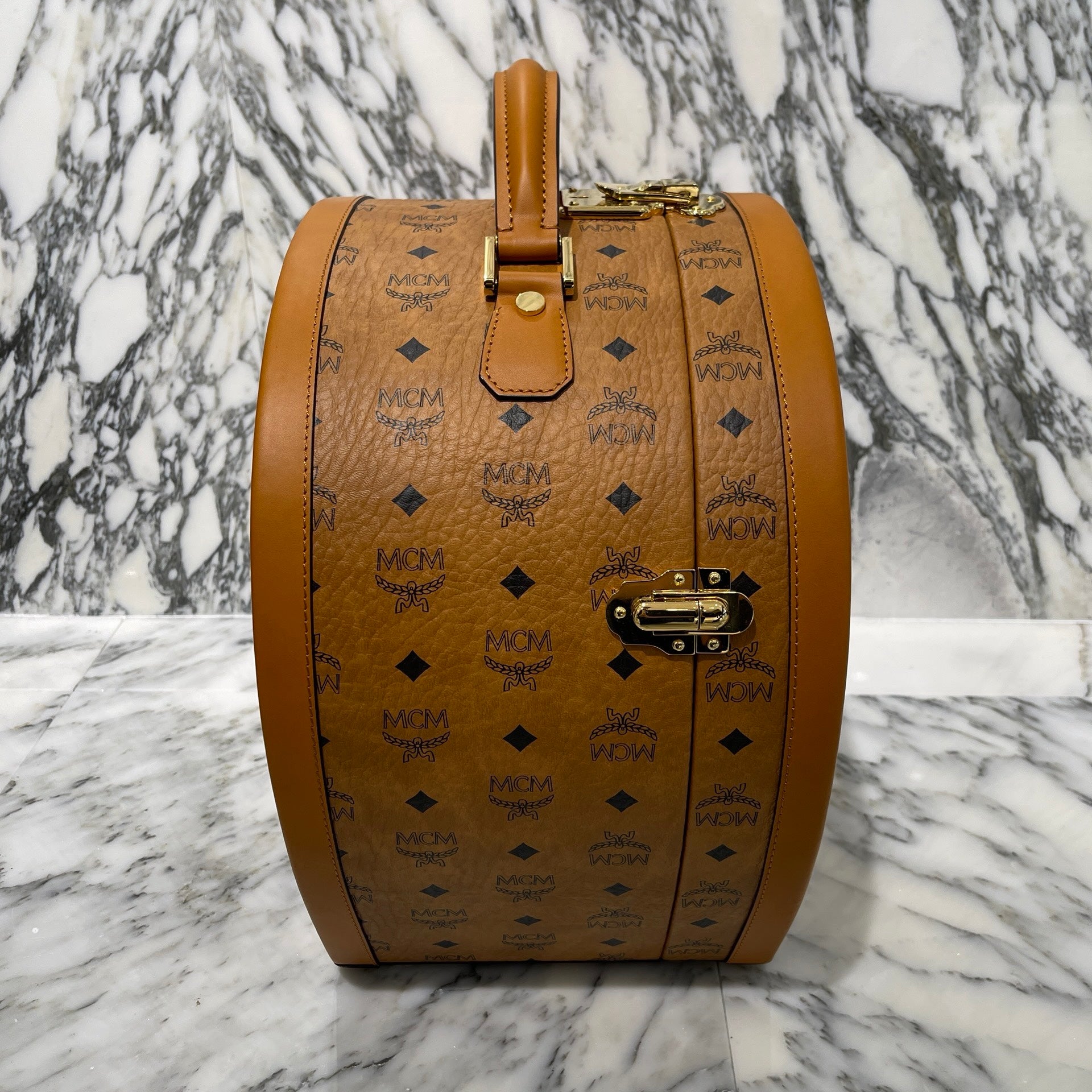 MCM × Looney Tunes 2022AW Hatbox - Visetos TRUNK エムシーエム × ルーニー・テューンズ トゥイーティー ハットボックス ヴィセトス柄 トランクケース