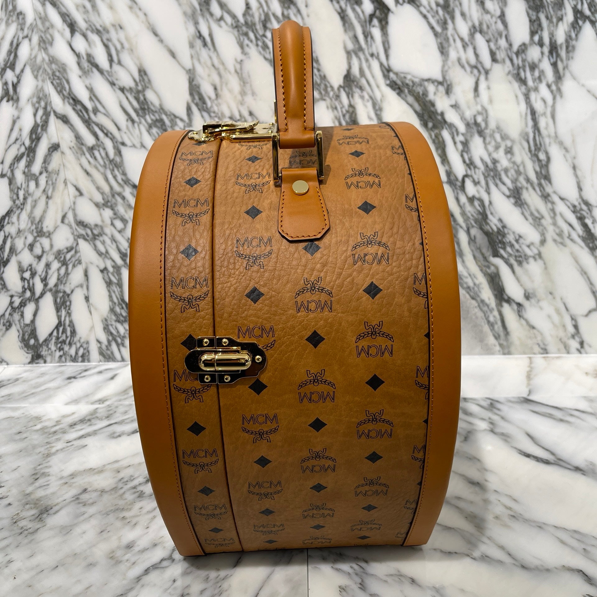 MCM × Looney Tunes 2022AW Hatbox - Visetos TRUNK エムシーエム × ルーニー・テューンズ トゥイーティー ハットボックス ヴィセトス柄 トランクケース