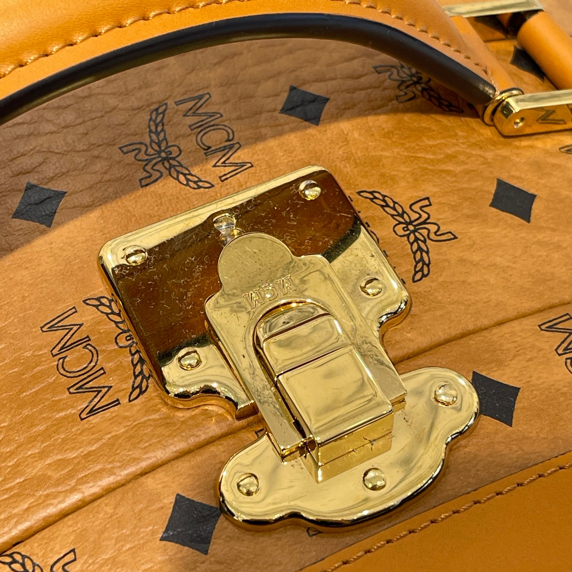 MCM × Looney Tunes 2022AW Hatbox - Visetos TRUNK エムシーエム × ルーニー・テューンズ トゥイーティー ハットボックス ヴィセトス柄 トランクケース