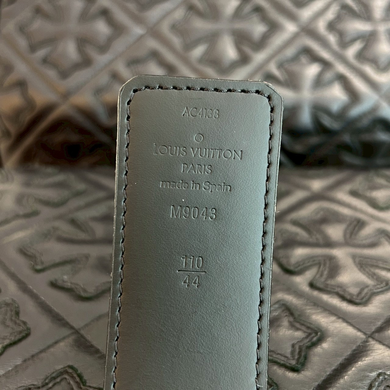 LOUIS VUITTON LV Initial Buckle Reversible Belt M9043 Size 110/44 ルイヴィトン LVイニシャル バックル リバーシブルベルト サイズ110/40