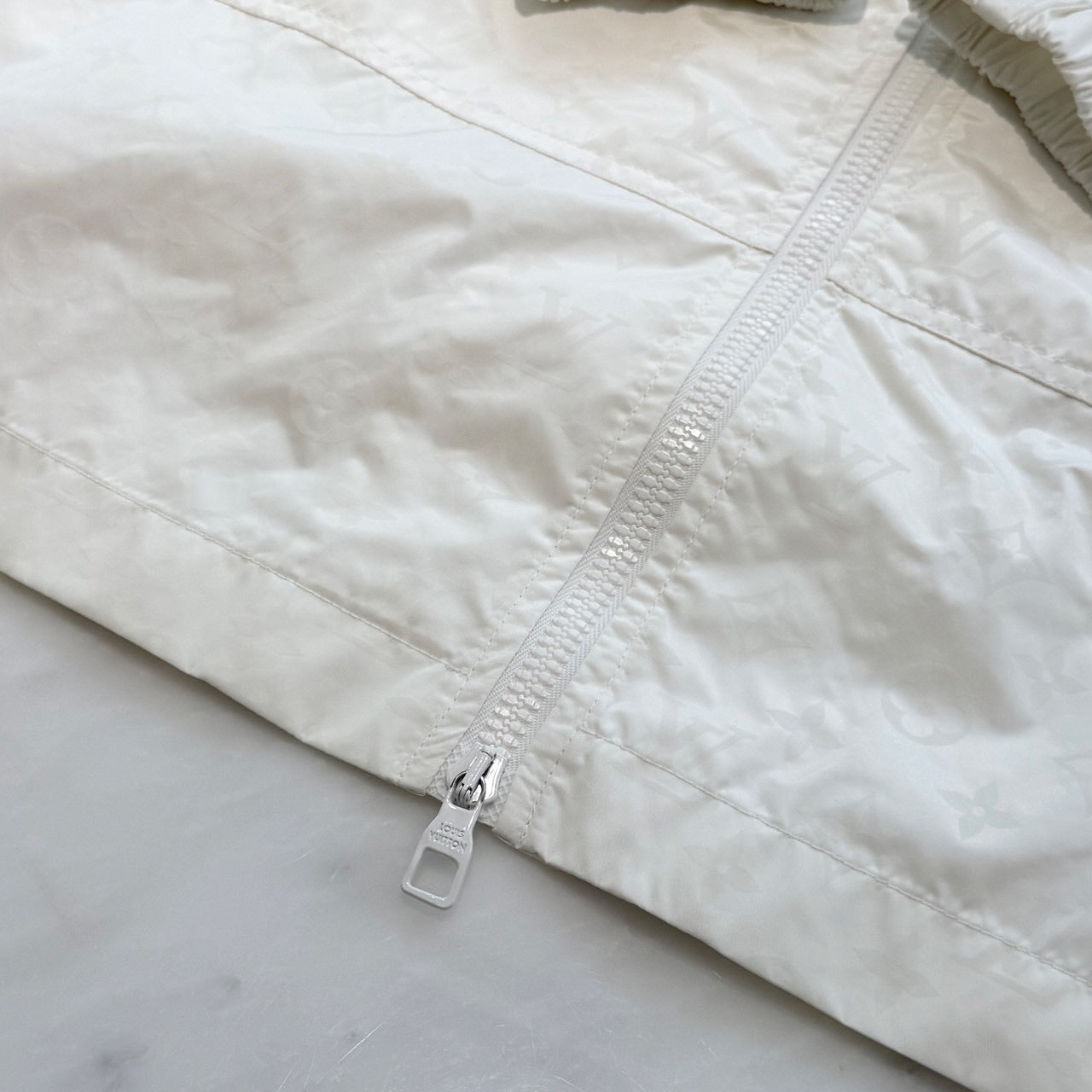 LOUIS VUITTON 2023SS Mid Length Monogram Windbreaker Coat HNK48W Size 46 ルイヴィトン ミッドレングス モノグラムウィンドブレーカーコート サイズ46