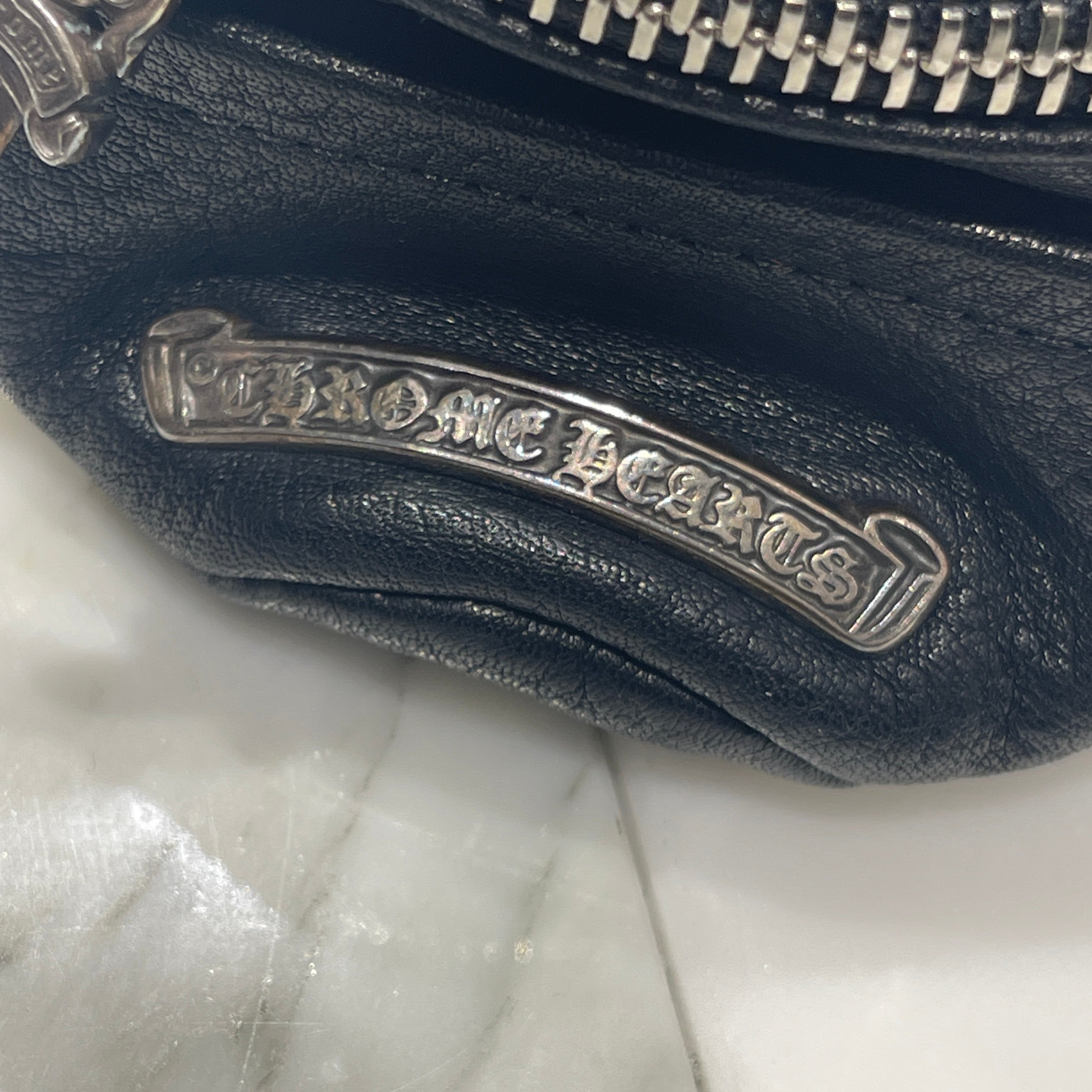 CHROME HEARTS SNAT PACK Scroll Logo Leather Pods Case クロムハーツ スナットパック スクロールロゴ レザー ポッズケース